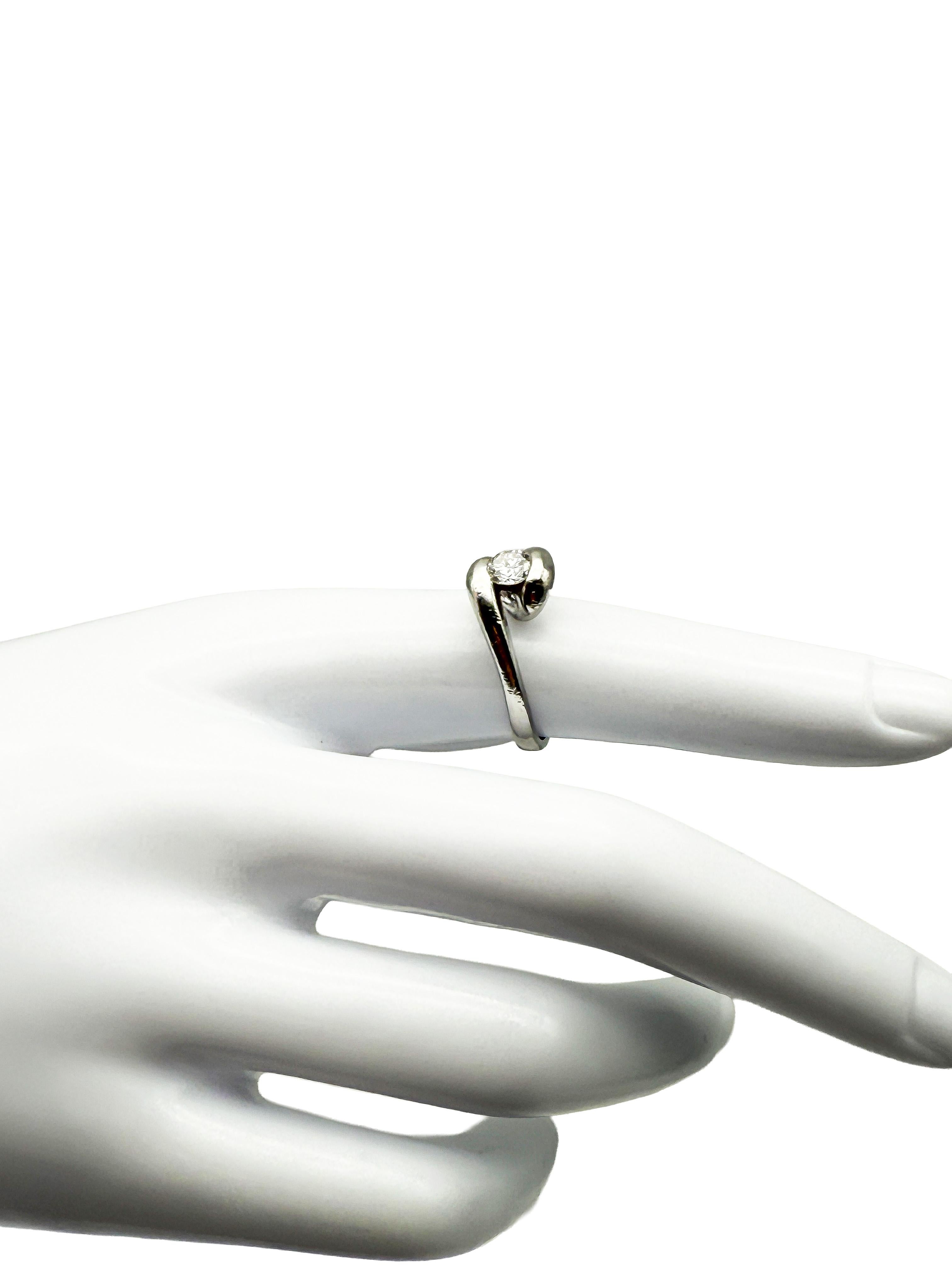 Moderno Anello in platino 950 con diamanti in vendita