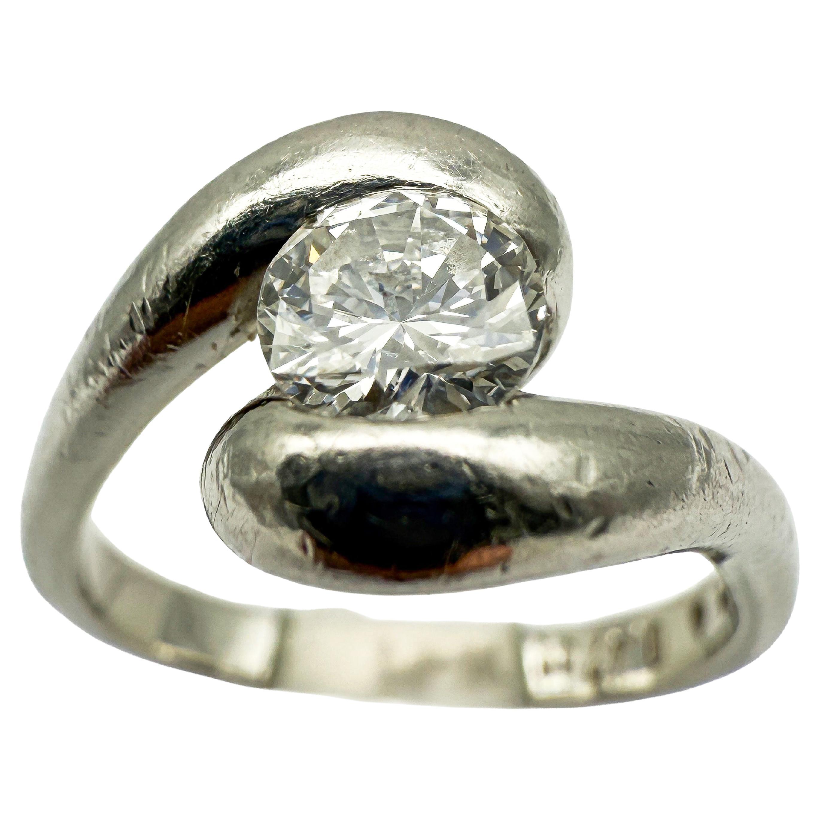 Anello in platino 950 con diamanti in vendita
