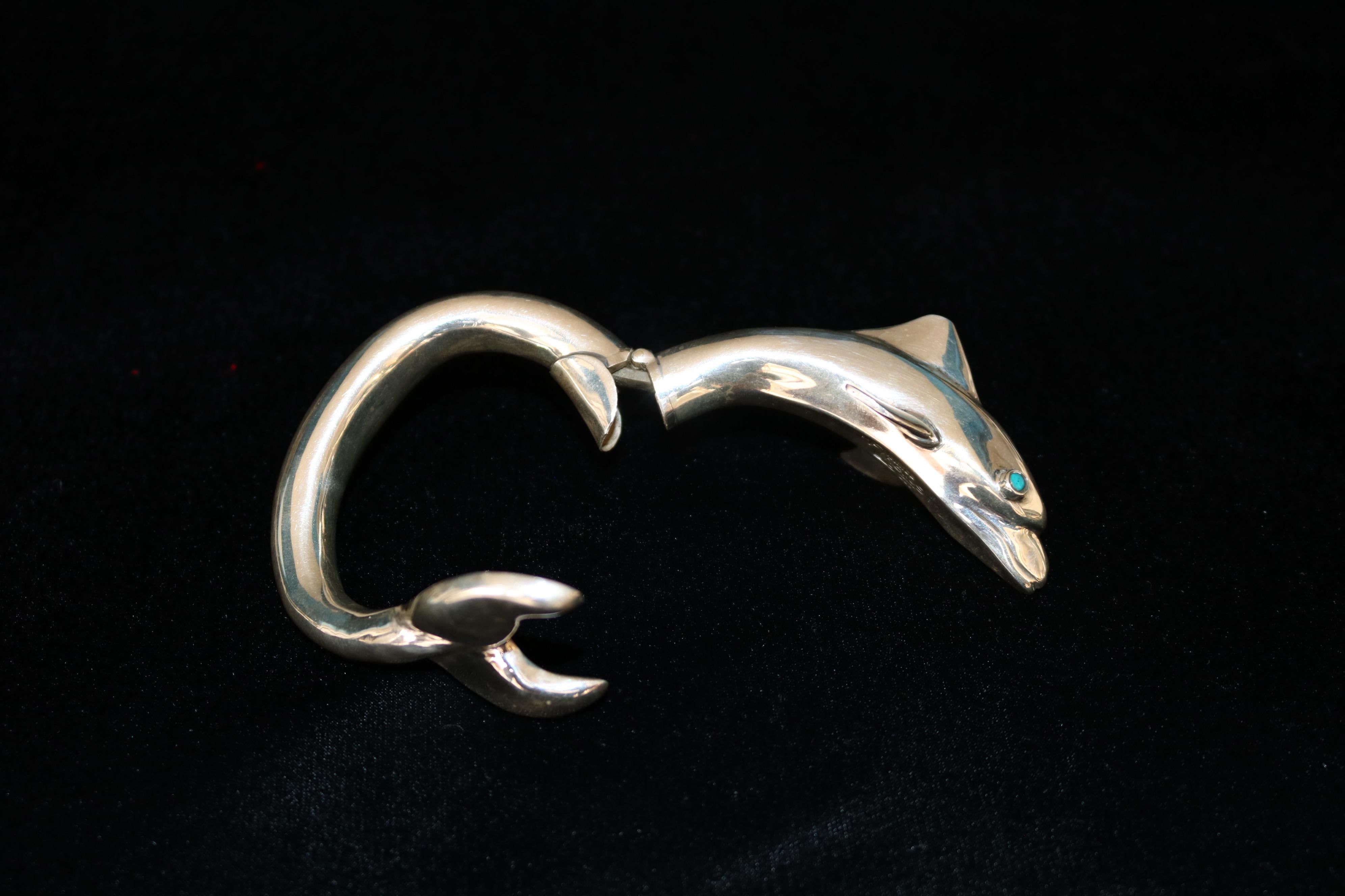 Taille pampille Bracelet en argent 950 Dolphin Wrap a Round Bangle en vente