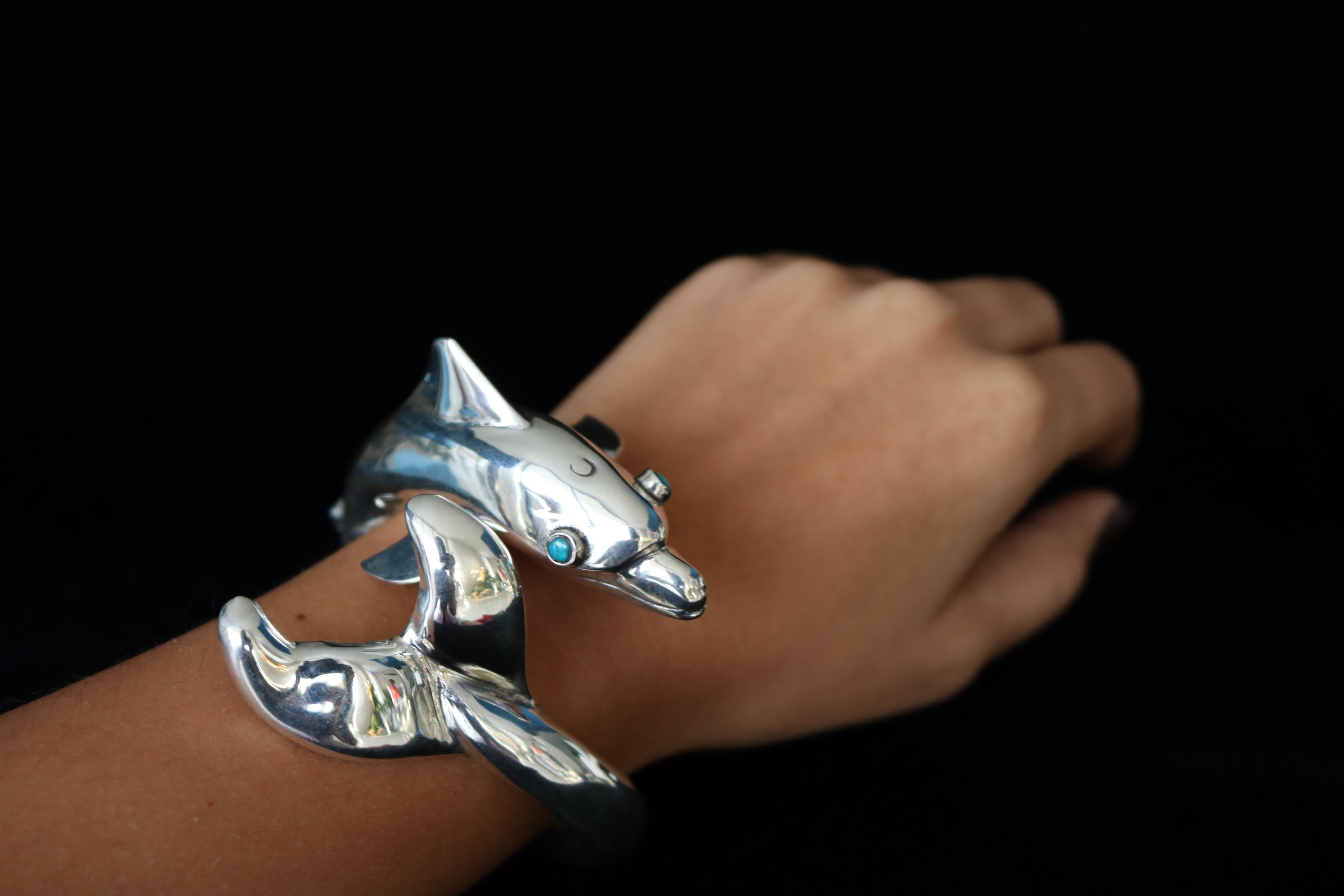 Bracelet en argent 950 Dolphin Wrap a Round Bangle Neuf - En vente à Miami, FL