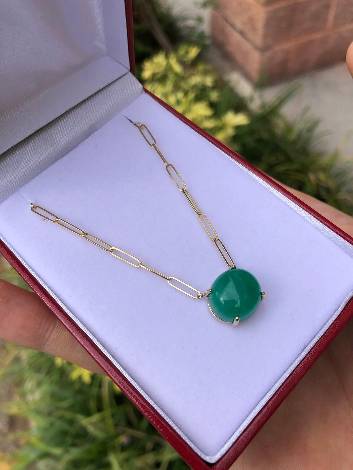 Modern 9.50ct Dark Green Colombian Emerald Cabochon Paper Clip Necklace Natural 14K For Sale
