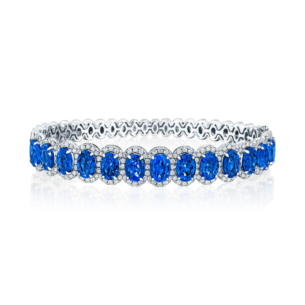 9.50ct Oval Sapphire & Round Diamond Bangle in 14KT Gold In New Condition For Sale In New York, NY