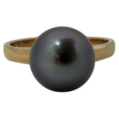 9.50mm Black Tahitian Round Pearl on 2.6mm 14 Karat Yellow Gold Band