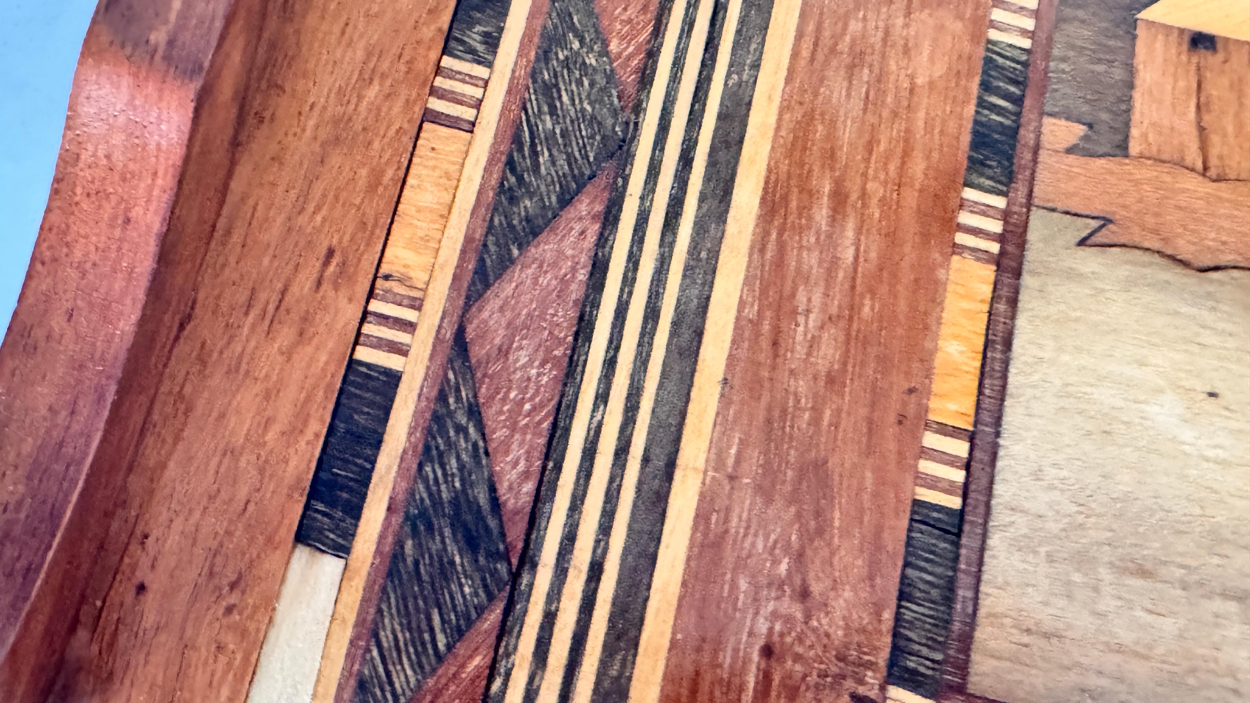 Französisches Intarsien-Tablett aus dem Jahr 950 - Traditionelles Kunsthandwerk mit Winterszenen im Angebot 8