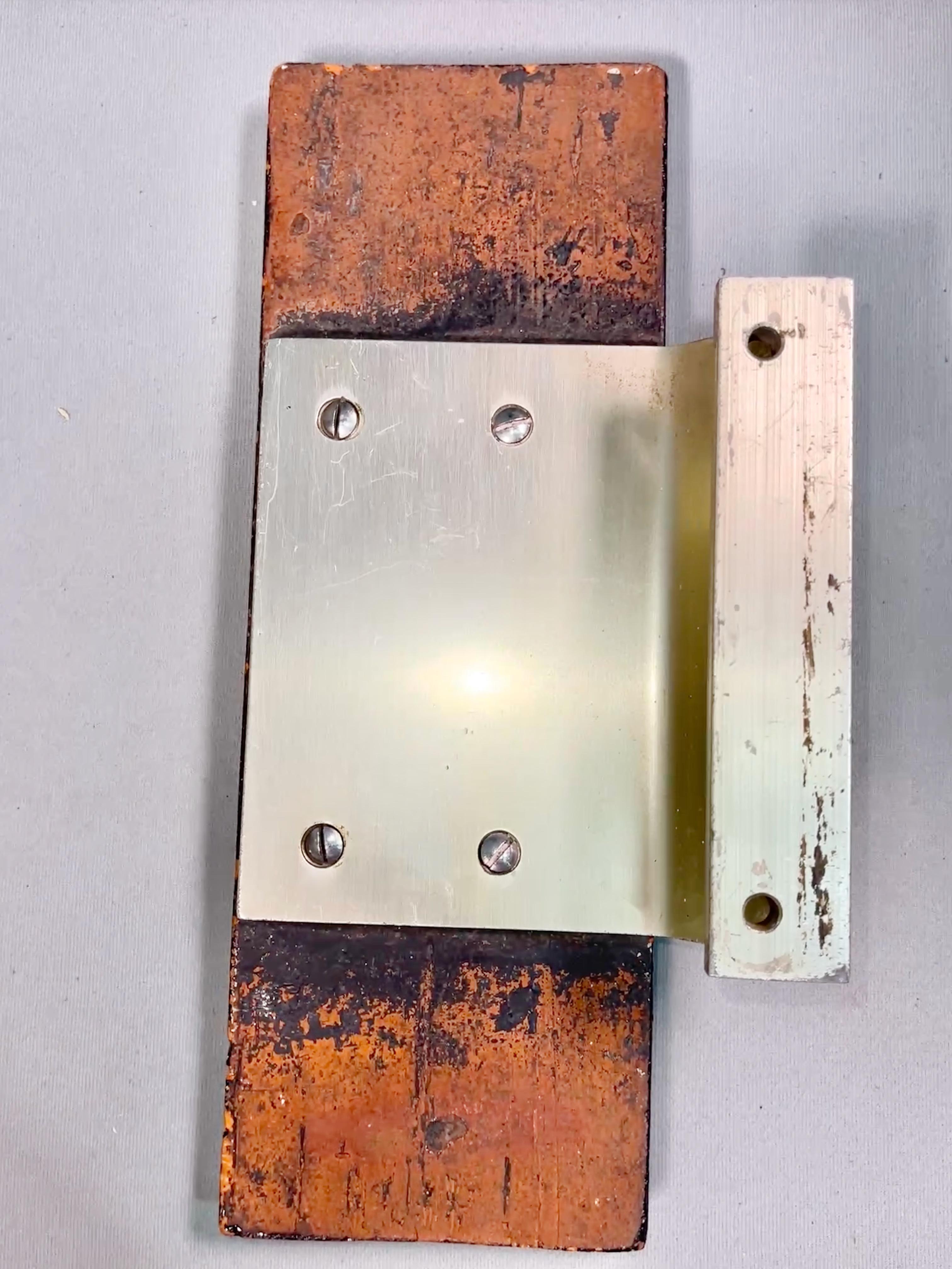 Tirador de puerta de loza esmaltada italiana de los años 950 Anodizado en venta