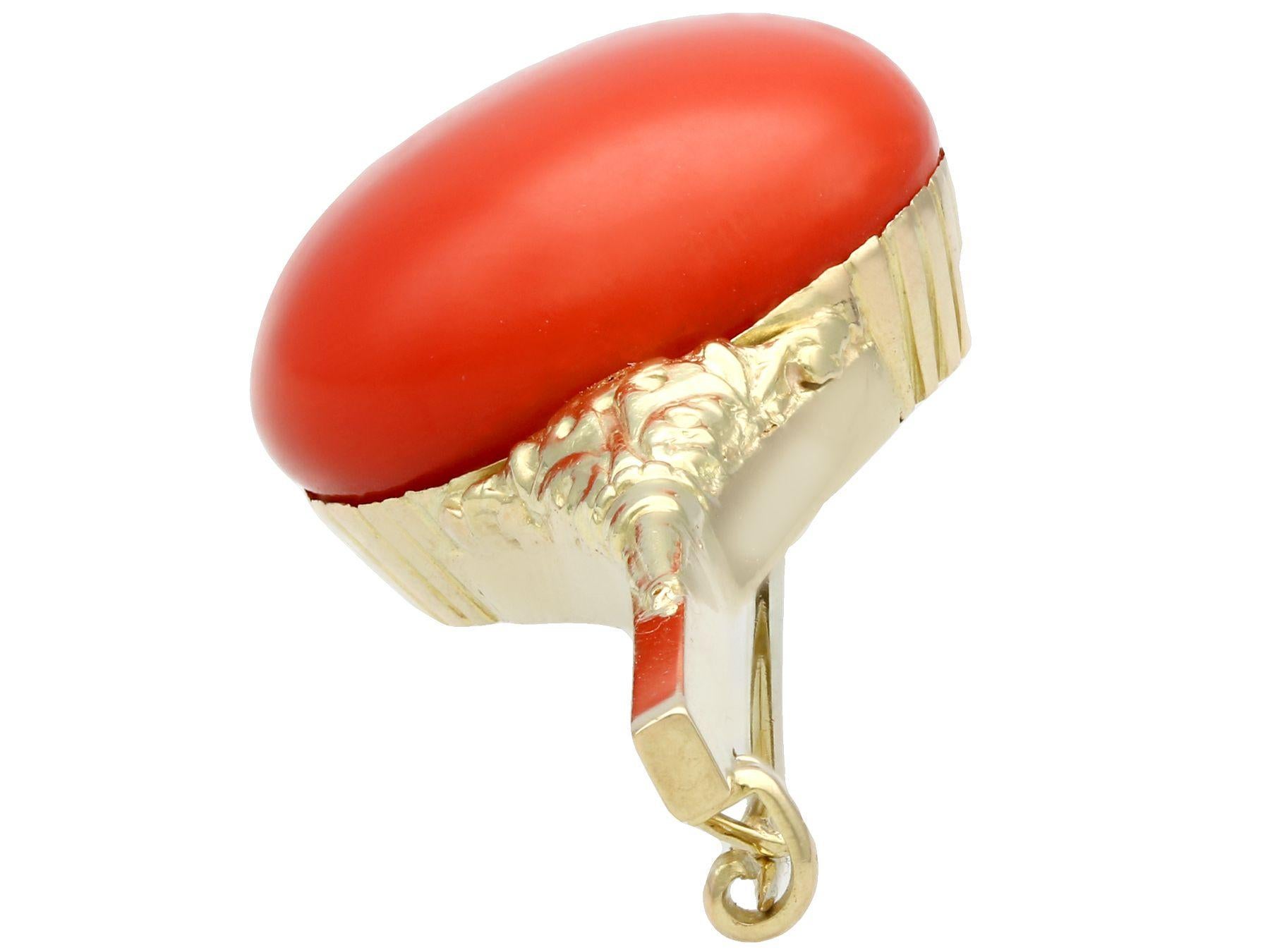 Antique German 9.51Ct Cabochon Cut Coral and Yellow Gold Bar Brooch Circa 1930 In Excellent Condition For Sale In Jesmond, Newcastle Upon Tyne