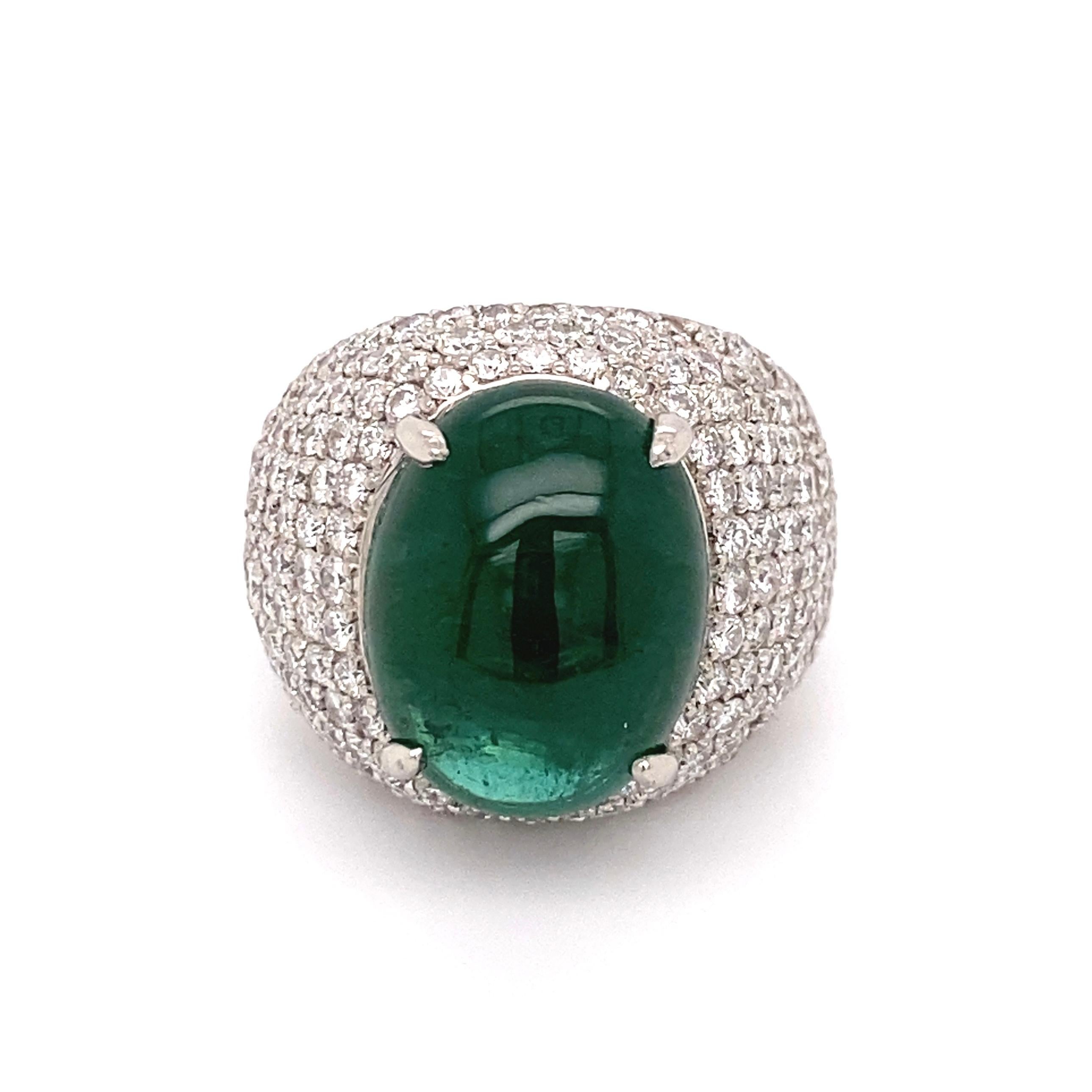 9.51 Carat Emerald GIA and Diamond Pave Platinum Dome Ring Estate Fine Jewelry In Excellent Condition For Sale In Montreal, QC