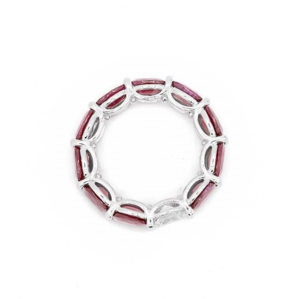 Anello a fascia di eternità est-ovest con rubino e diamante ovale da 9,51 carati In condizioni Nuovo in vendita a New York, NY