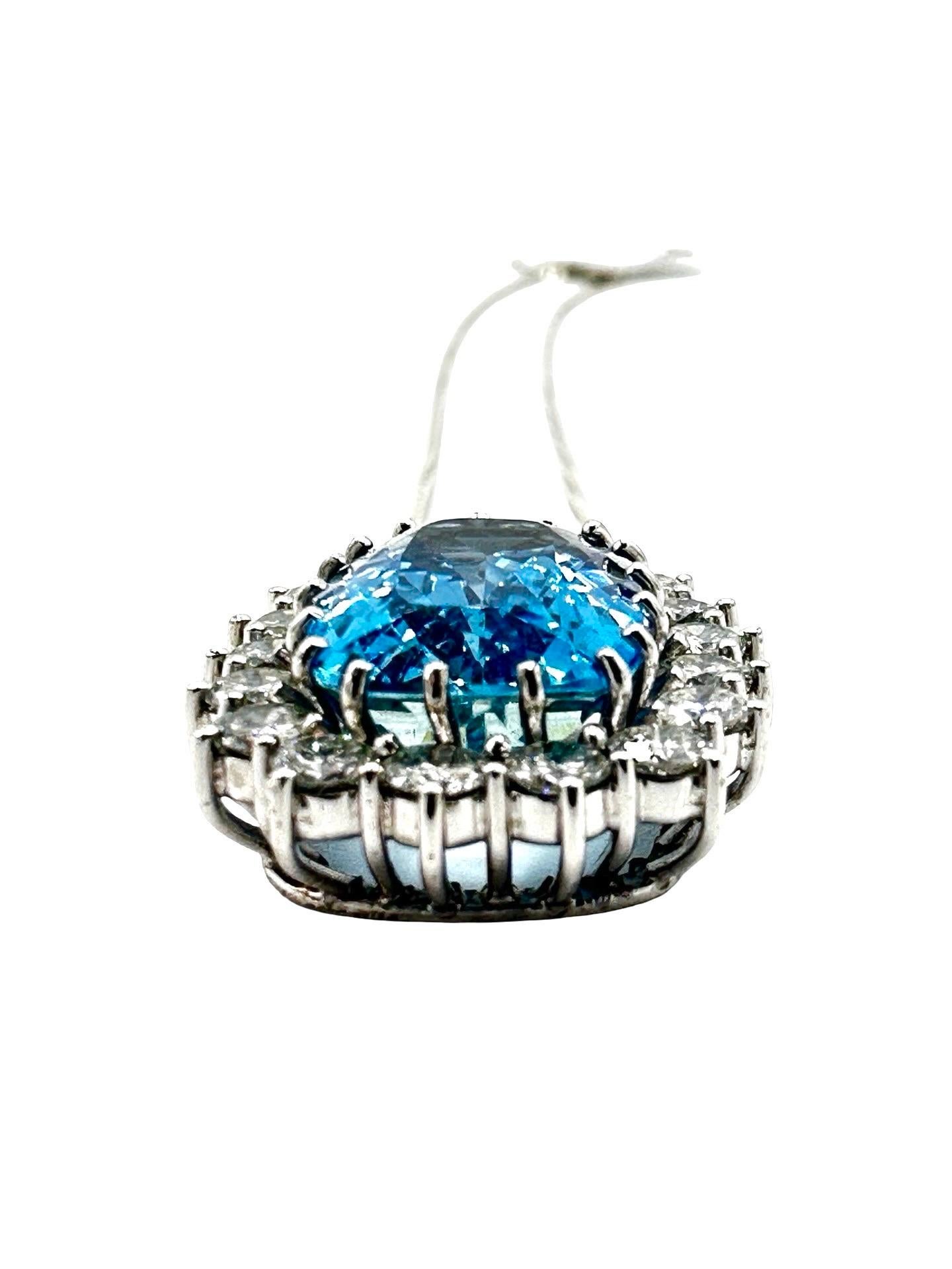 Colgante de oro blanco de 18 quilates con aguamarina y diamantes en forma de cojín de 9,52 quilates Moderno en venta