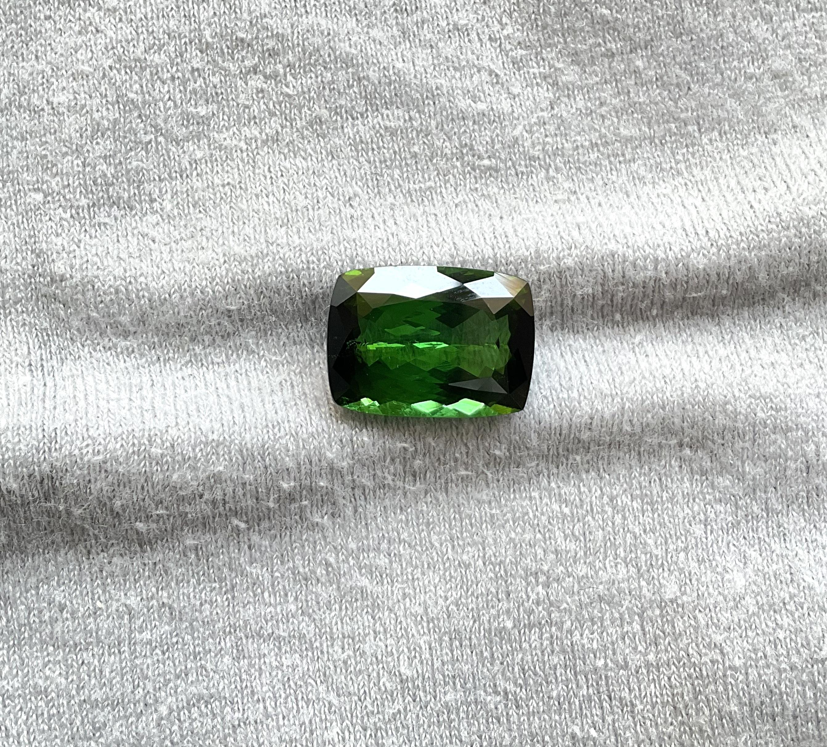 9.52 carats Nigeria green tourmaline Top Quality cushion Cut stone natural Gem In New Condition For Sale In Jaipur, RJ