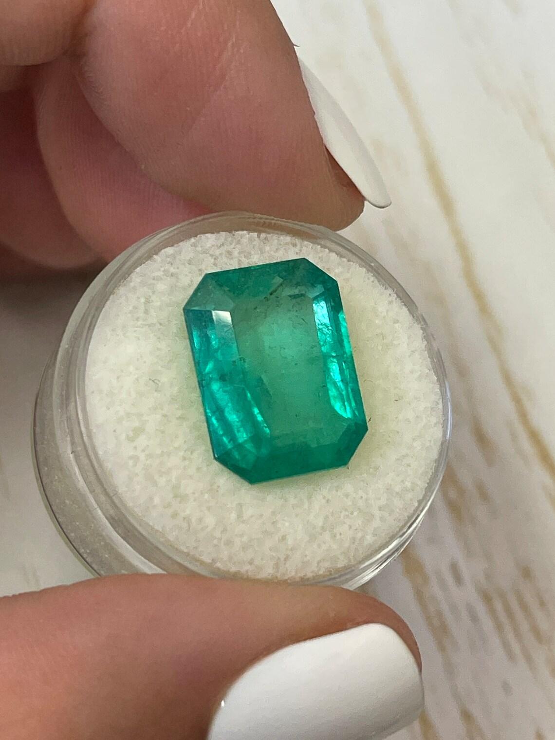 9.52ct HUGE Emerald Cut Colombian Gem 15.4x11.5 Genuine May Birthstone (Pierre de naissance de mai) Unisexe en vente