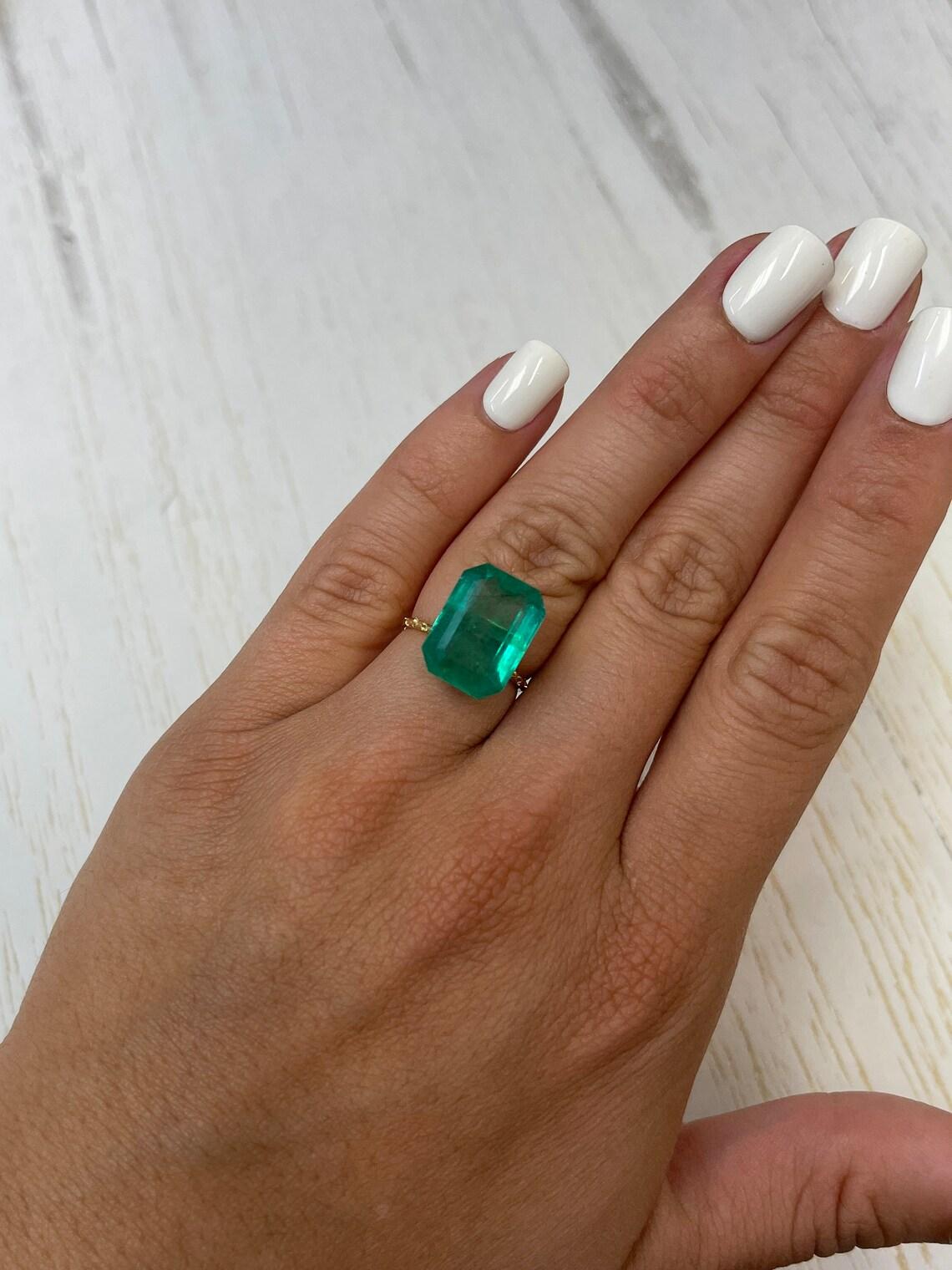 9.52ct HUGE Emerald Cut Colombian Gem 15.4x11.5 Genuine May Birthstone (Pierre de naissance de mai) en vente 3