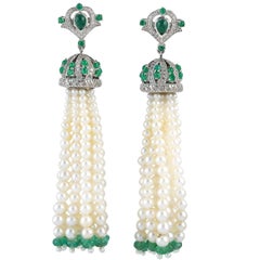 Boucles d'oreilles à pompon en perles, diamants et émeraudes de 9,53 carats