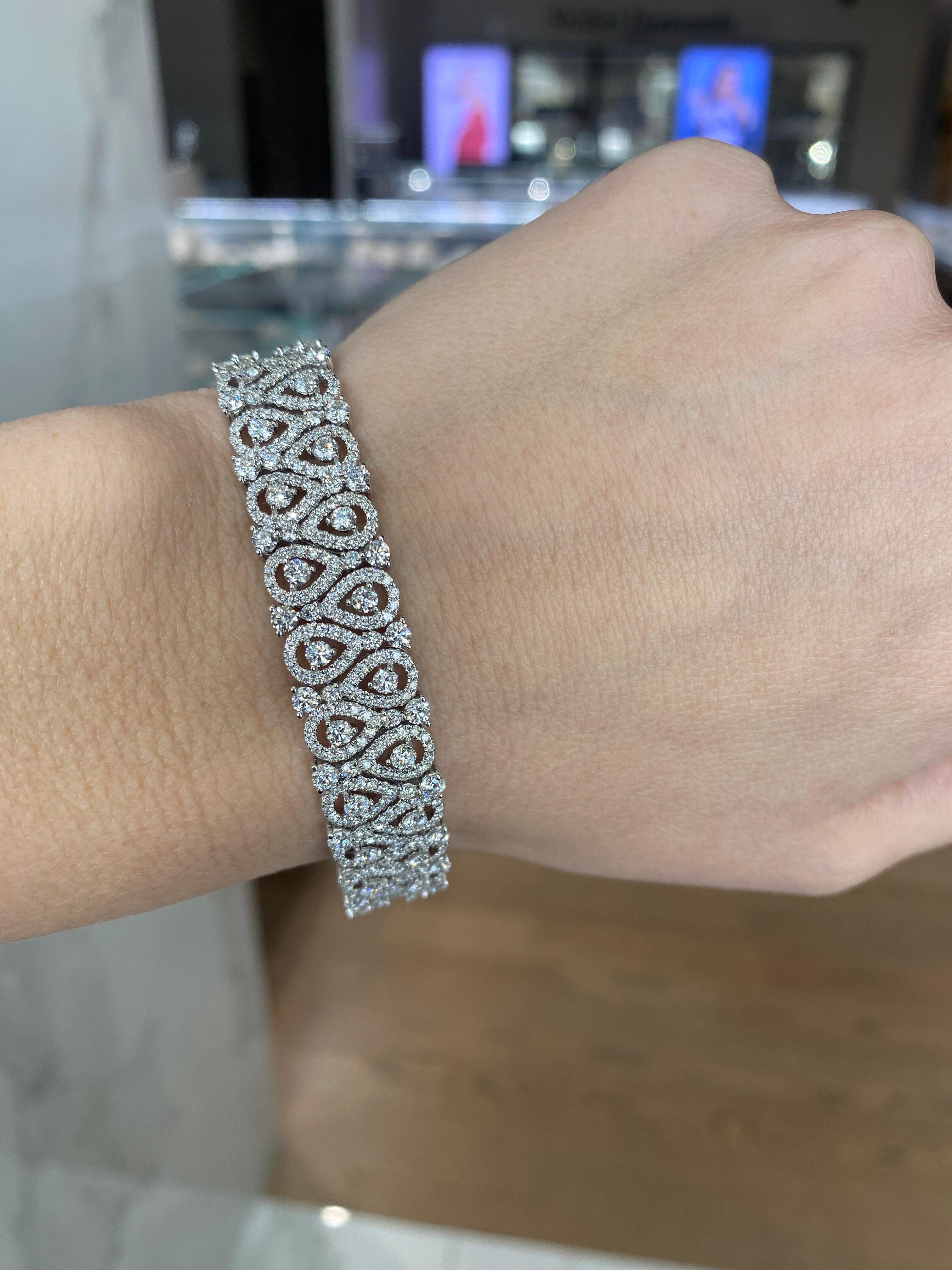 Bracelet halo en forme de poire avec diamants ronds d'un poids total de 9,53 carats en vente 6