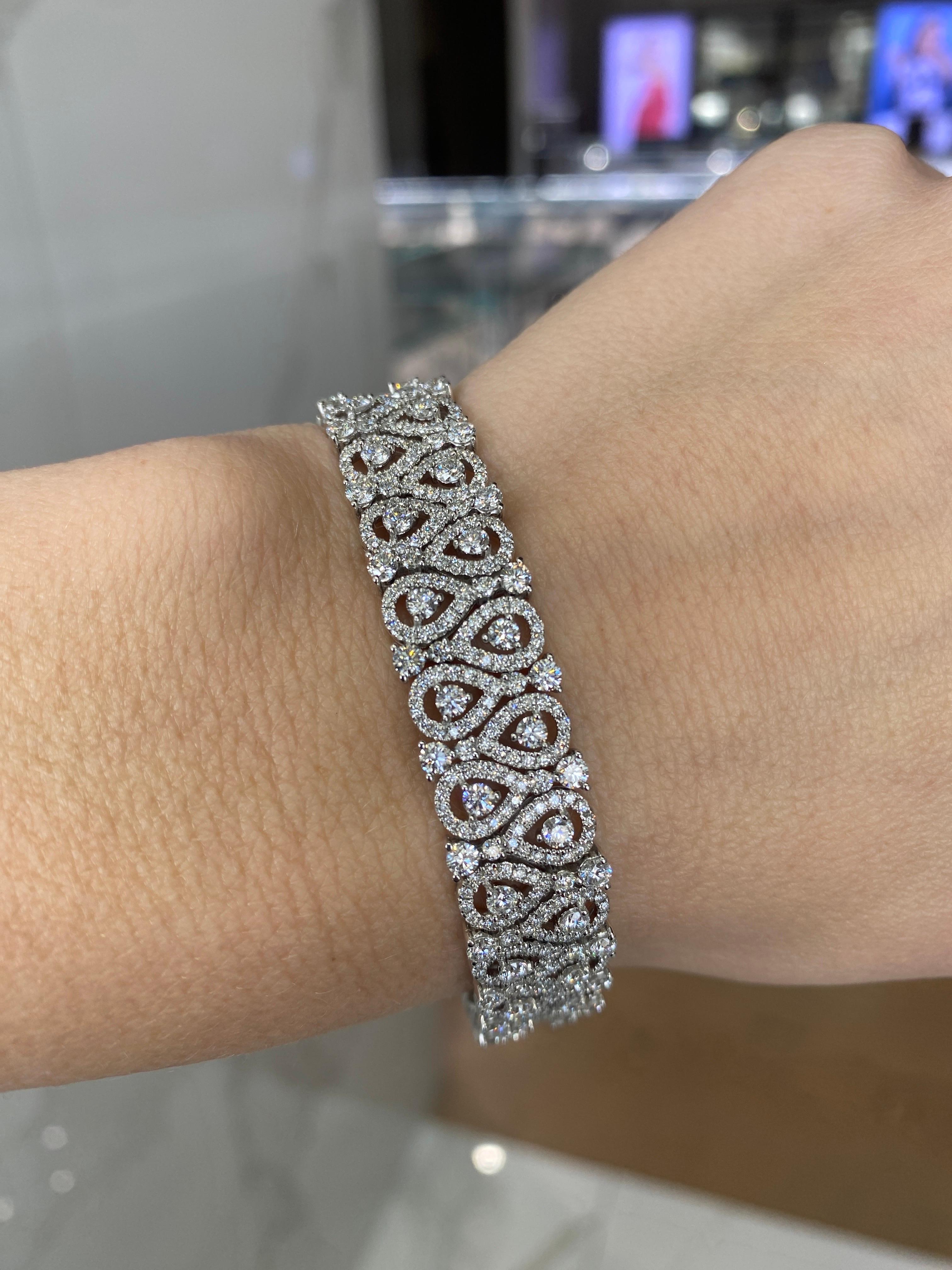 Bracelet halo en forme de poire avec diamants ronds d'un poids total de 9,53 carats en vente 1