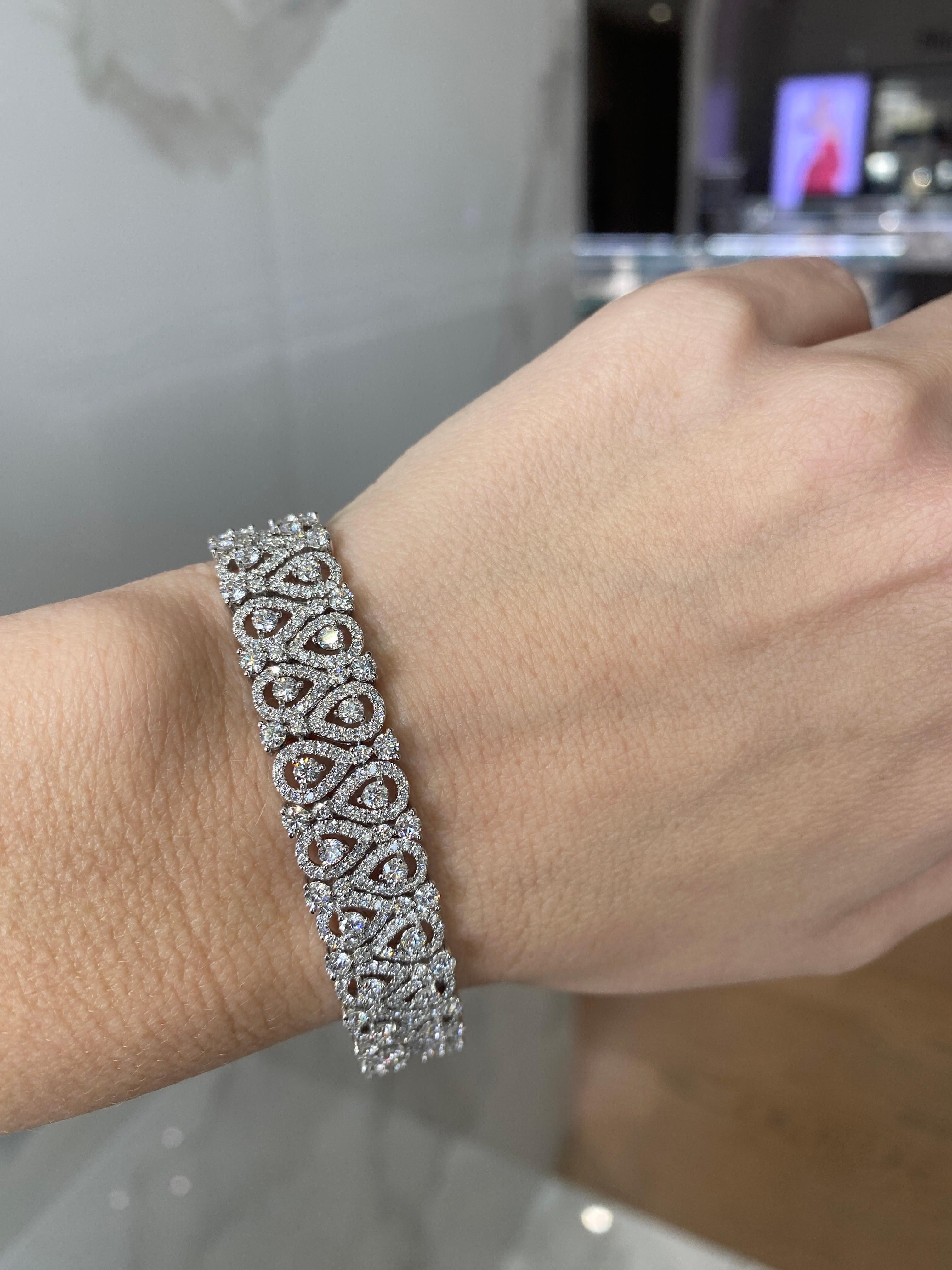 Bracelet halo en forme de poire avec diamants ronds d'un poids total de 9,53 carats en vente 3