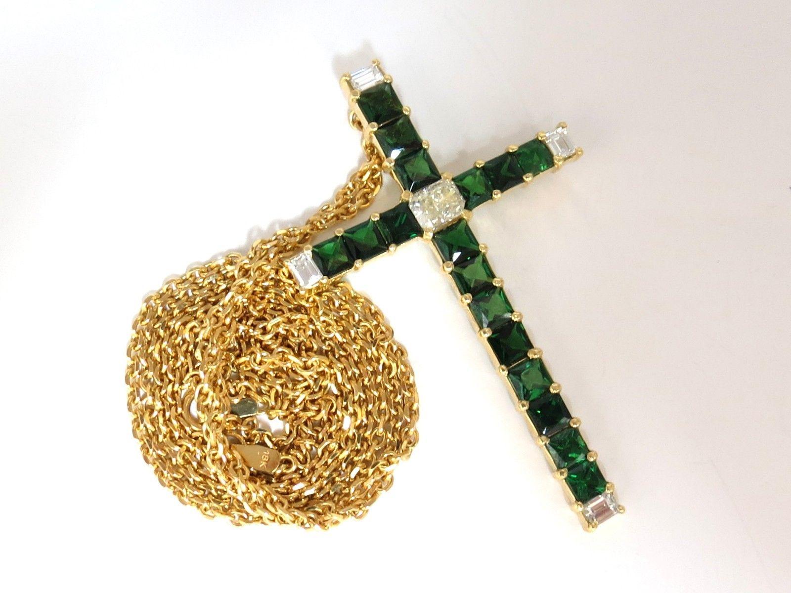 9.54 Carat Natural Diamonds and Vivid Green Tsavorite Cross 18 Karat and Chain For Sale 1