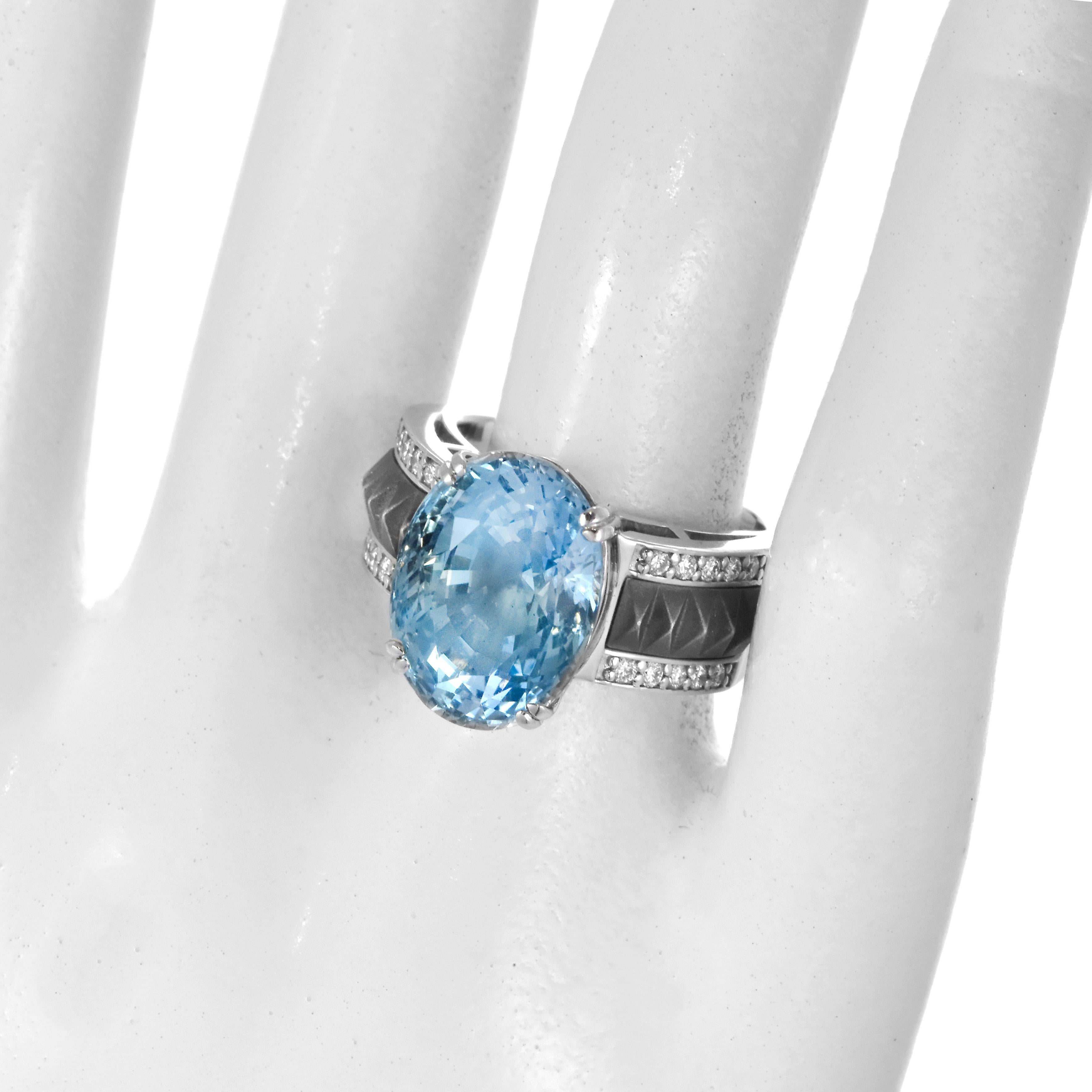9.54 Carat Natural Santa-Maria Aquamarine and Diamond Ring Made in Platinum For Sale 5