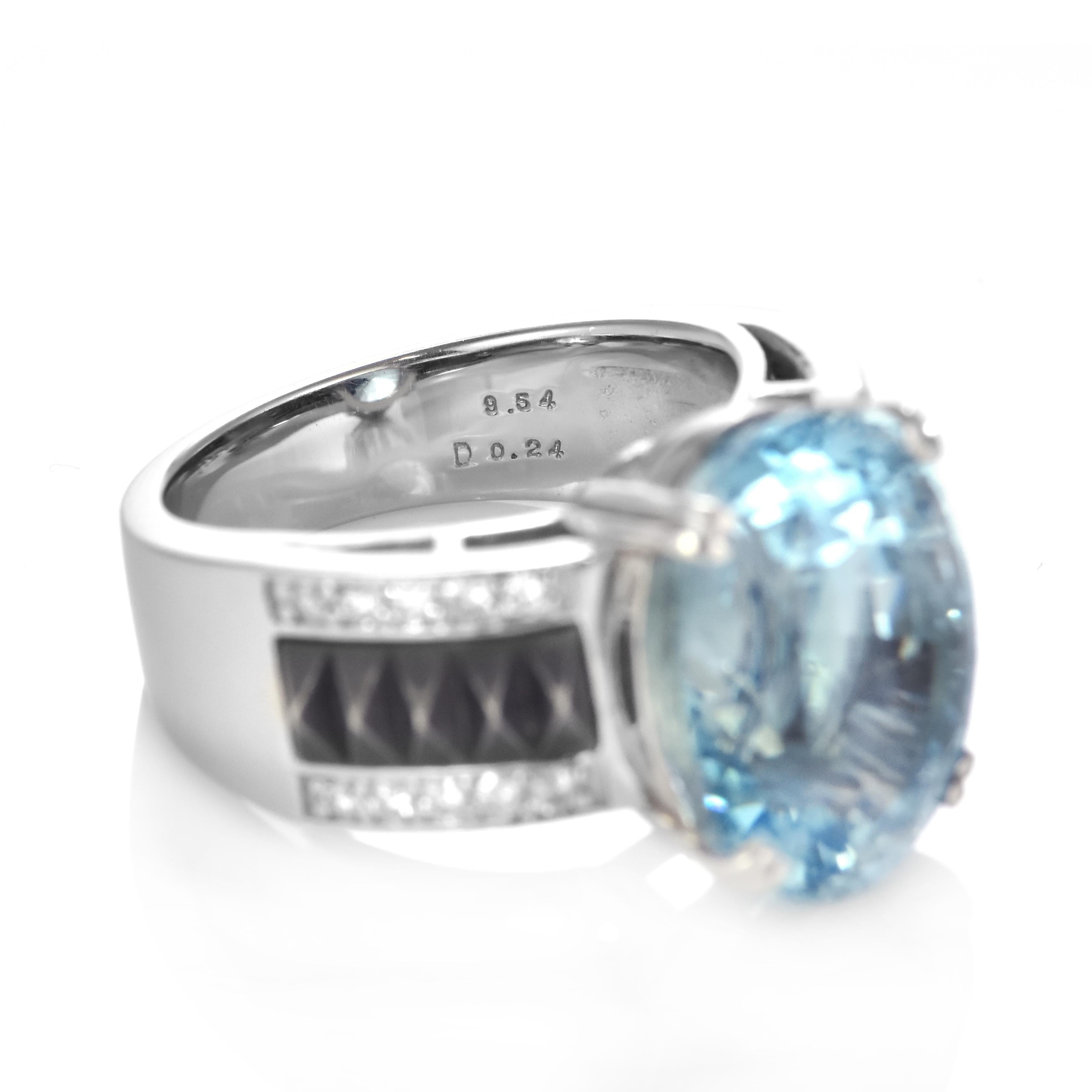 Women's 9.54 Carat Natural Santa-Maria Aquamarine and Diamond Ring Made in Platinum For Sale