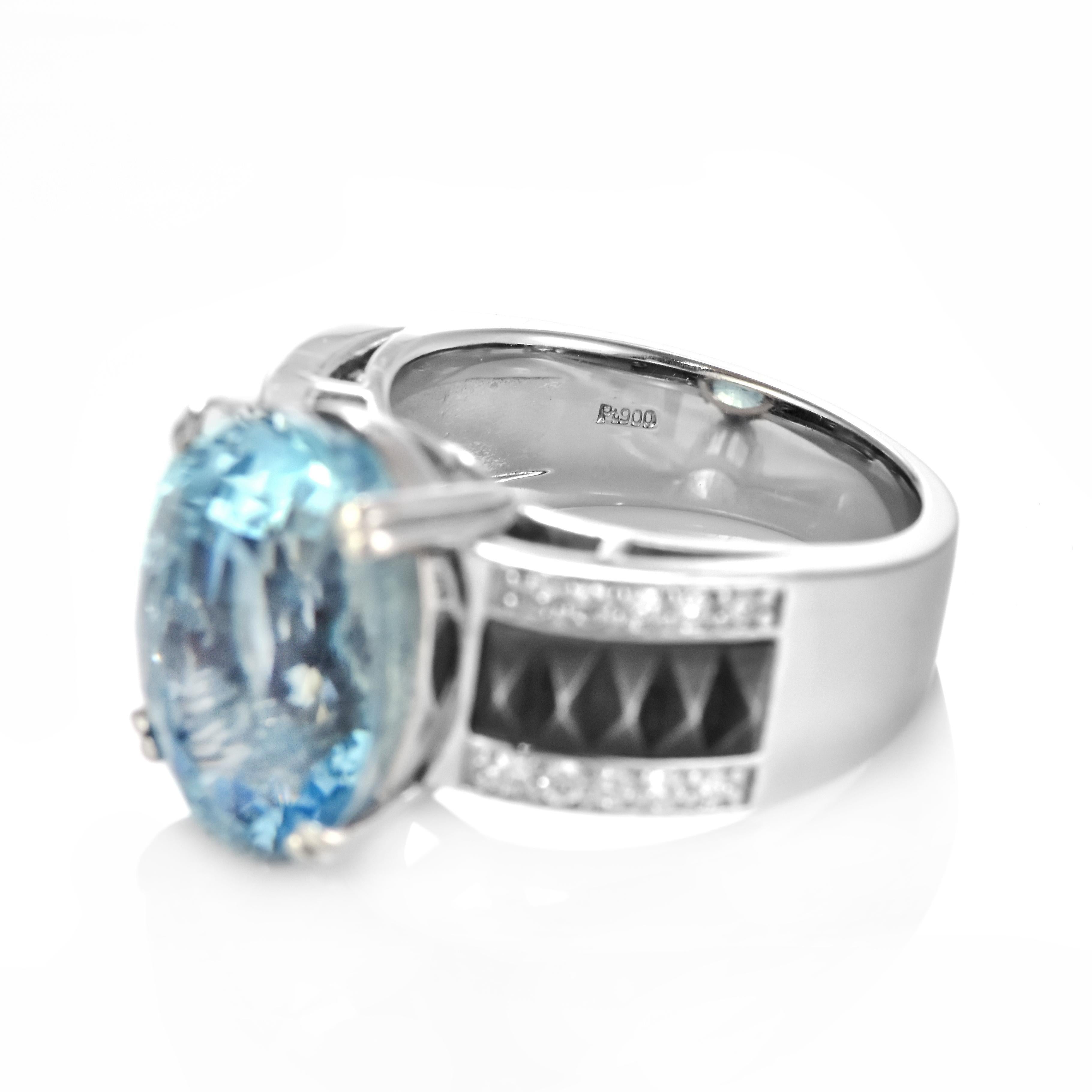 9.54 Carat Natural Santa-Maria Aquamarine and Diamond Ring Made in Platinum For Sale 1