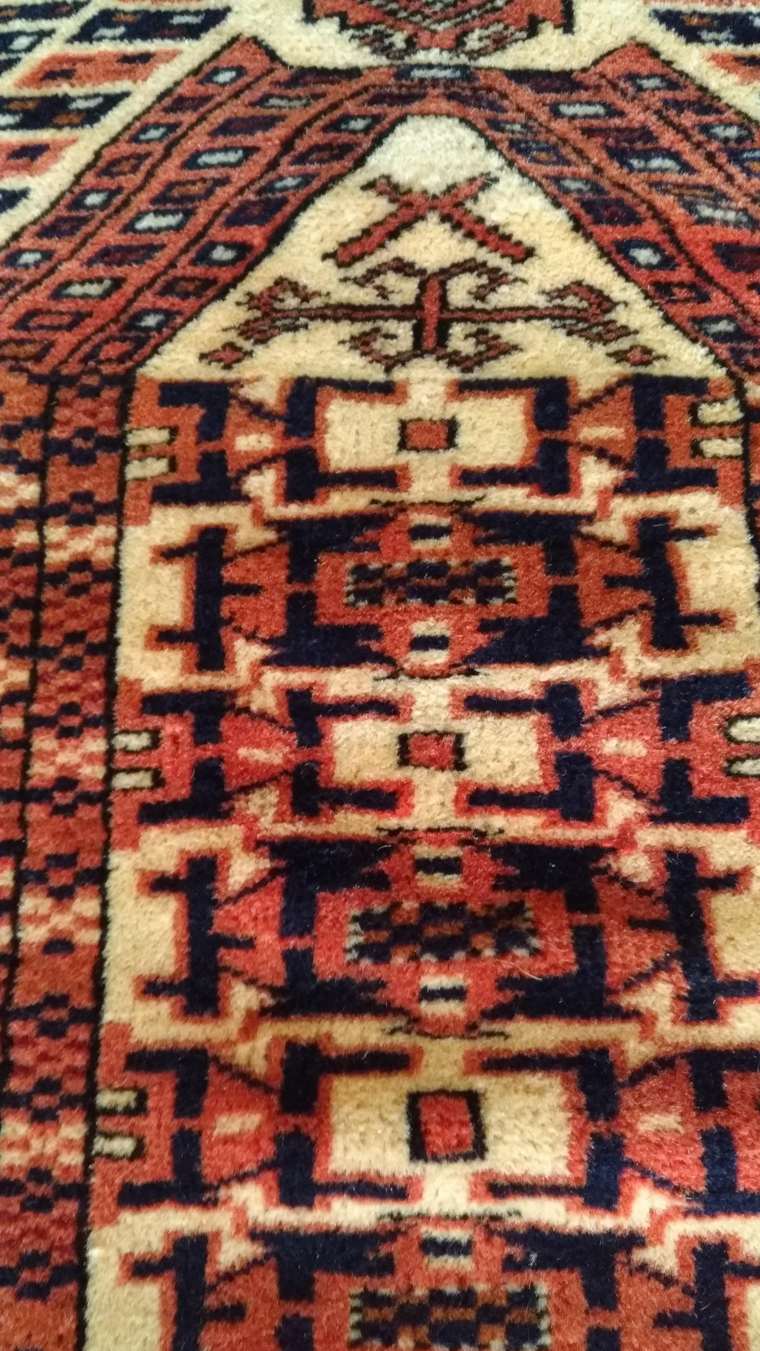 955 - antiker Teppich aus Turkmenistan.