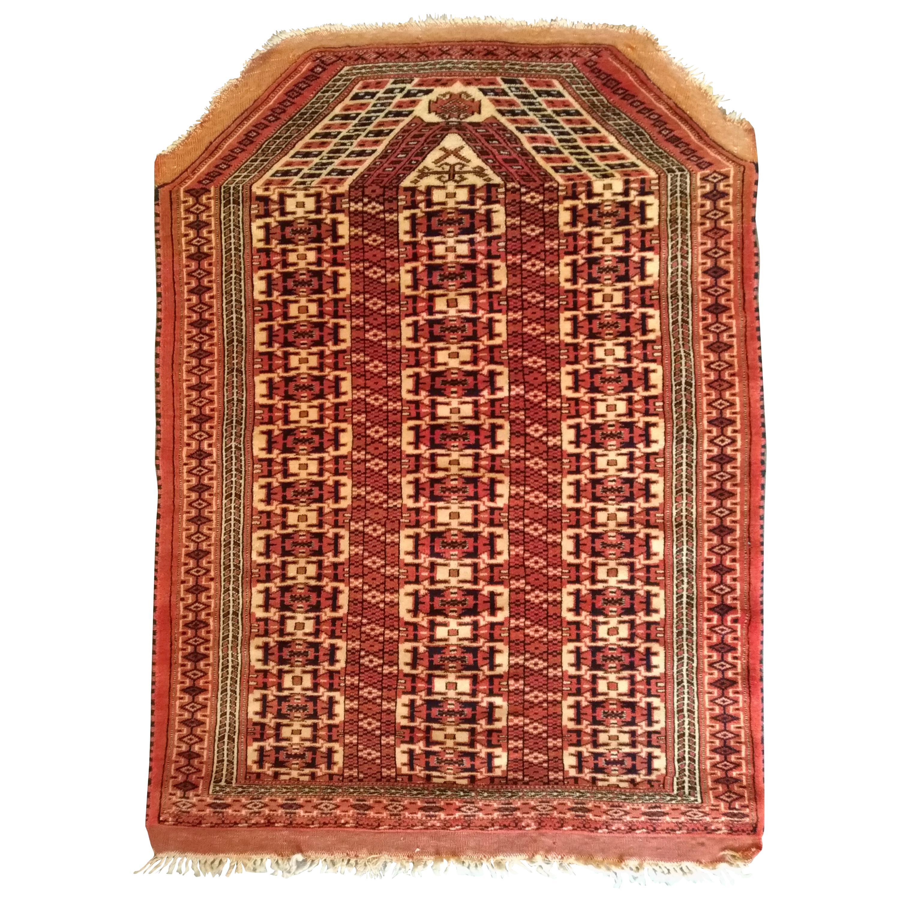 955 -  Antiker Teppich aus Turkmenistan im Angebot