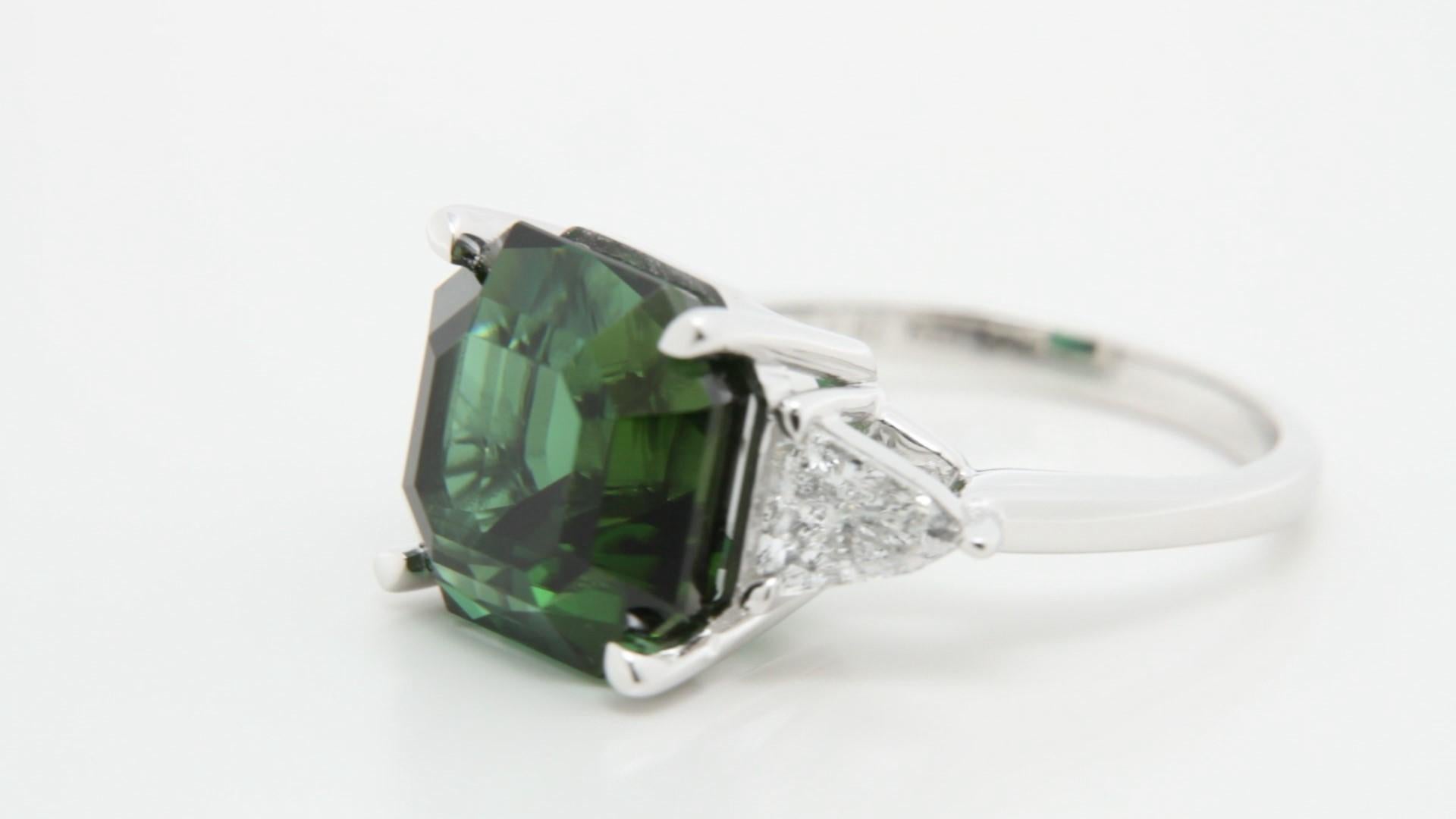 Anillo de oro blanco de 18 quilates con turmalina afgana y diamante bala de 9,55 quilates Art Decó en venta