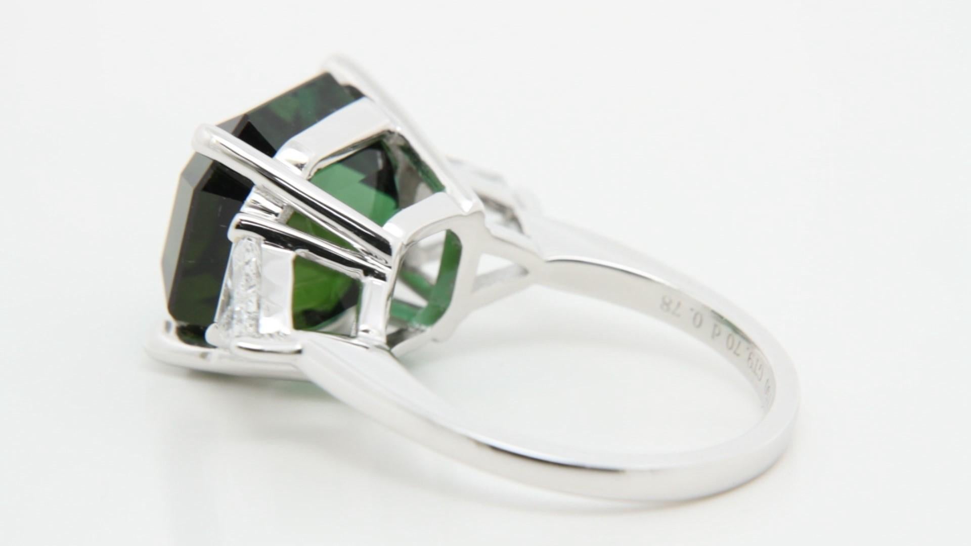 Anillo de oro blanco de 18 quilates con turmalina afgana y diamante bala de 9,55 quilates en Nuevo estado para la venta en Hong Kong, HK