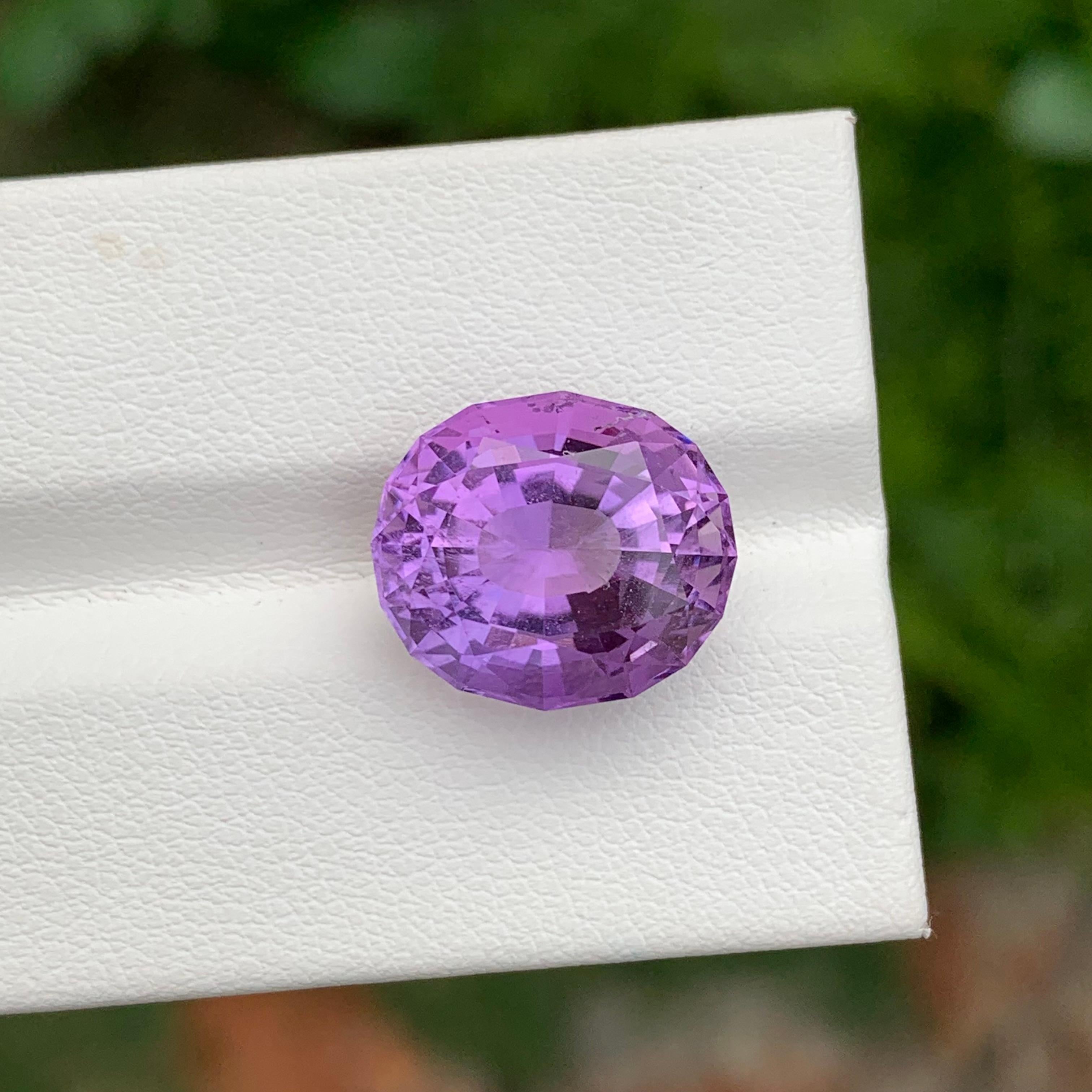 Loser Amethyst

Gewicht: 9,55 Karat
Abmessung: 14.4 x 12.6 x 9.6 Mm
Farbe: Violett
Herkunft: Brasilien
Behandlung: Nicht
Zertifikat: Auf Anfrage
Die Form: Oval 

Der Amethyst, eine atemberaubende Quarzart, die für ihren faszinierenden violetten
