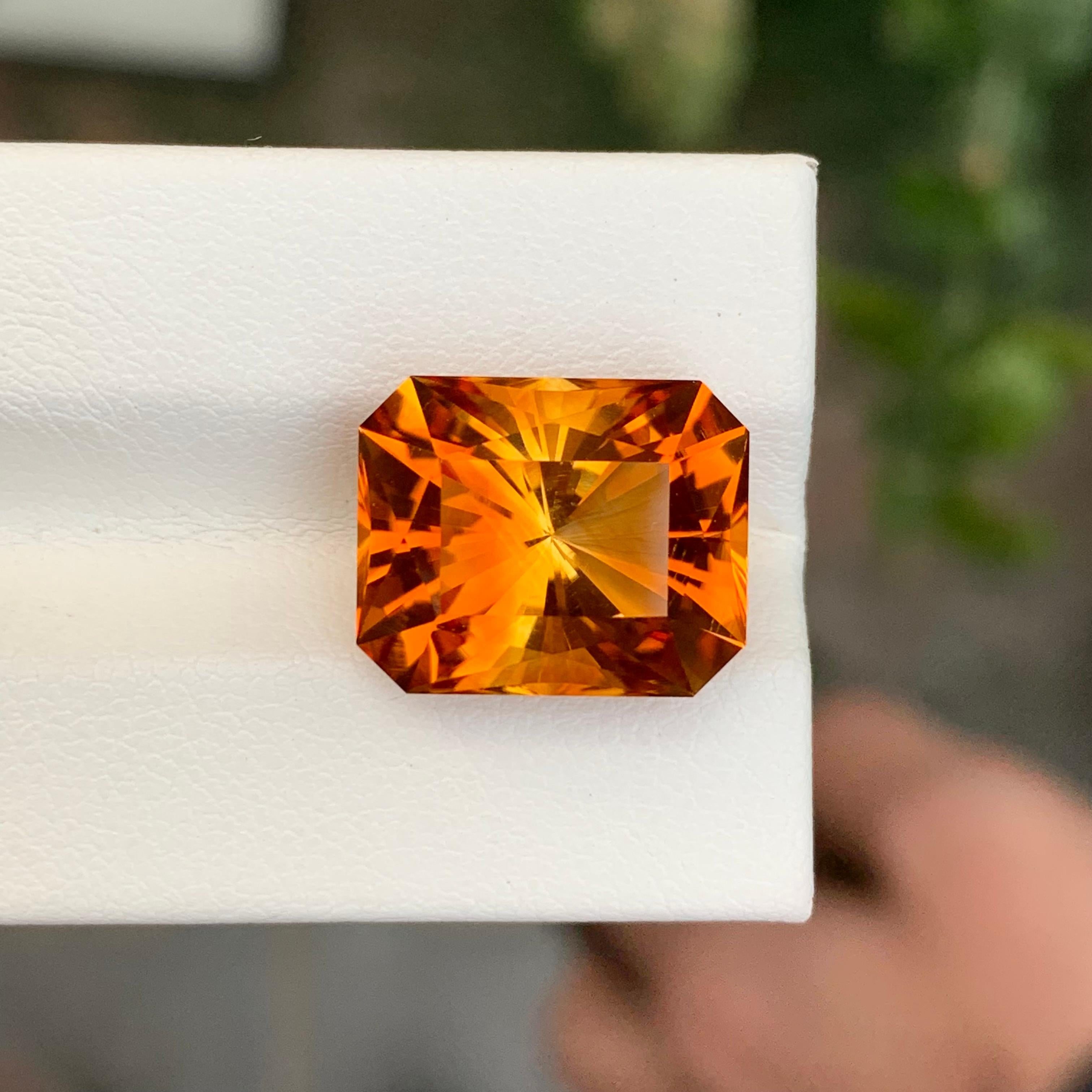 Loser Madeira-Citrin
Gewicht: 9,55 Karat
Abmessung: 14.3 x 11.7 x 9.6 Mm
Herkunft: Brasilien
Farbe : Orange und Gelb
Die Form: Smaragd
Schliff : Fancy-Schliff
Zertifikat: Auf Anfrage

Der Madeira-Citrin, ein bezaubernder Edelstein, der nach den