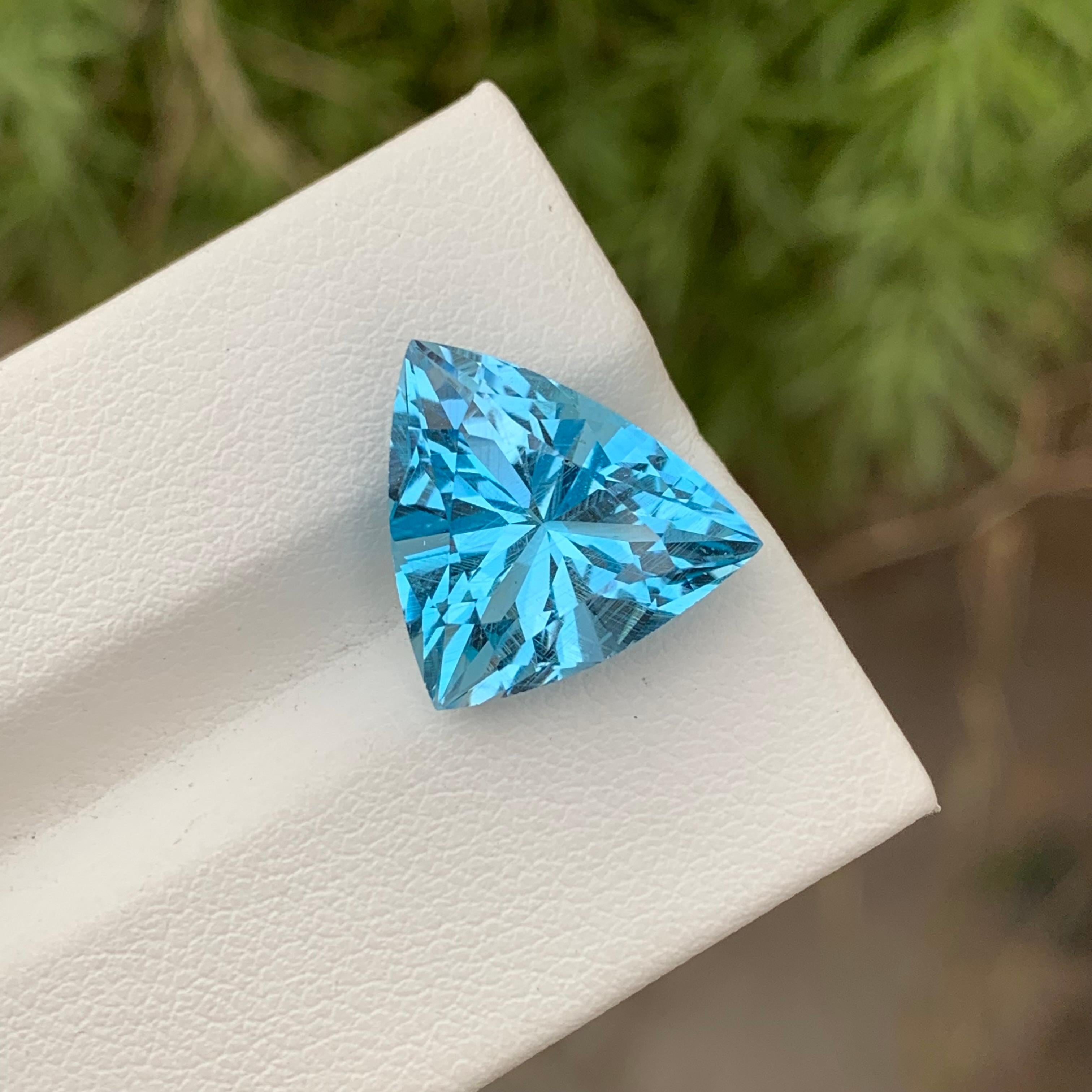 9.55 Carat Trillion Cut Loose Blue Topaz Gem For Jewellery Making  For Sale 6