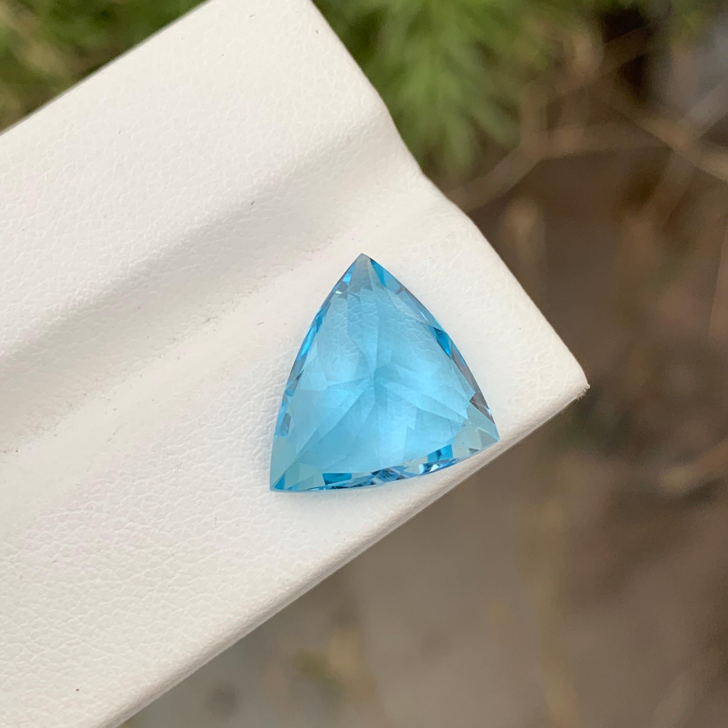 9.55 Carat Trillion Cut Loose Blue Topaz Gem For Jewellery Making  For Sale 8