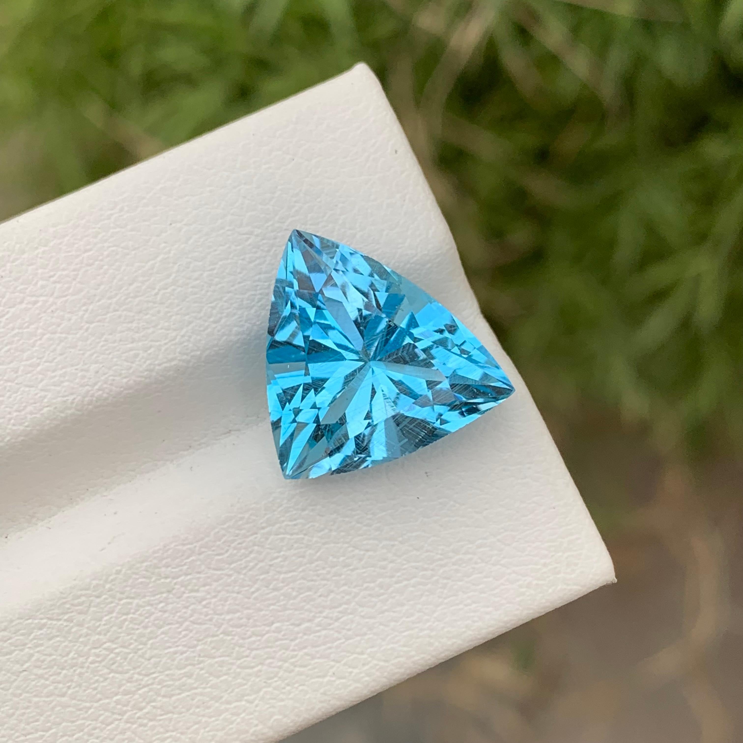 9.55 Carat Trillion Cut Loose Blue Topaz Gem For Jewellery Making  For Sale 3