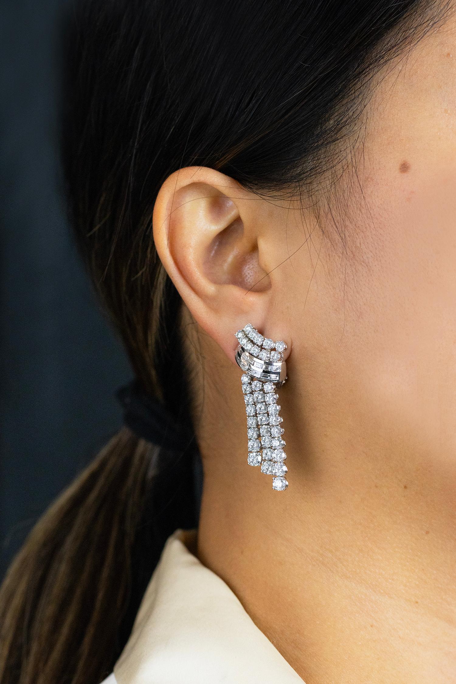 Roman Malakov, pendants d'oreilles élégantes en diamants tailles mixtes de 9,55 carats au total Neuf - En vente à New York, NY