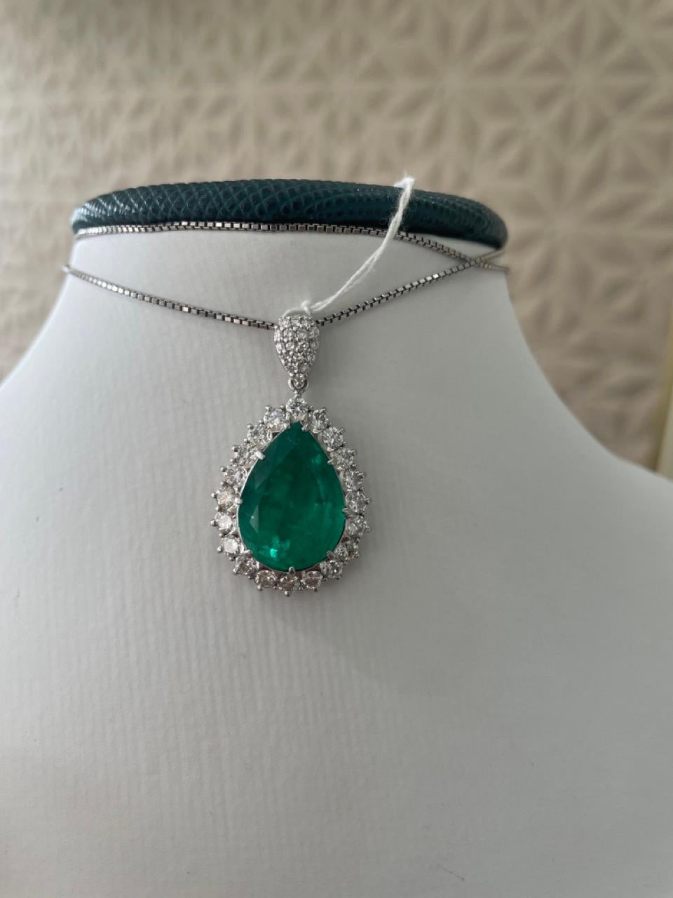 9.55 Pear Shape Emerald Pendant Diamond Bordered In New Condition For Sale In Hong Kong, HK