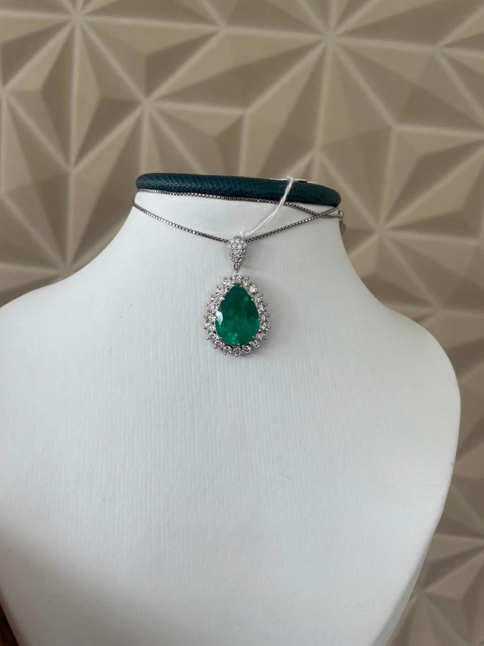9.55 Pear Shape Emerald Pendant Diamond Bordered For Sale 2