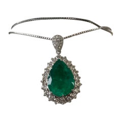 9.55 Colgante Esmeralda Forma Pera Diamante Bordado