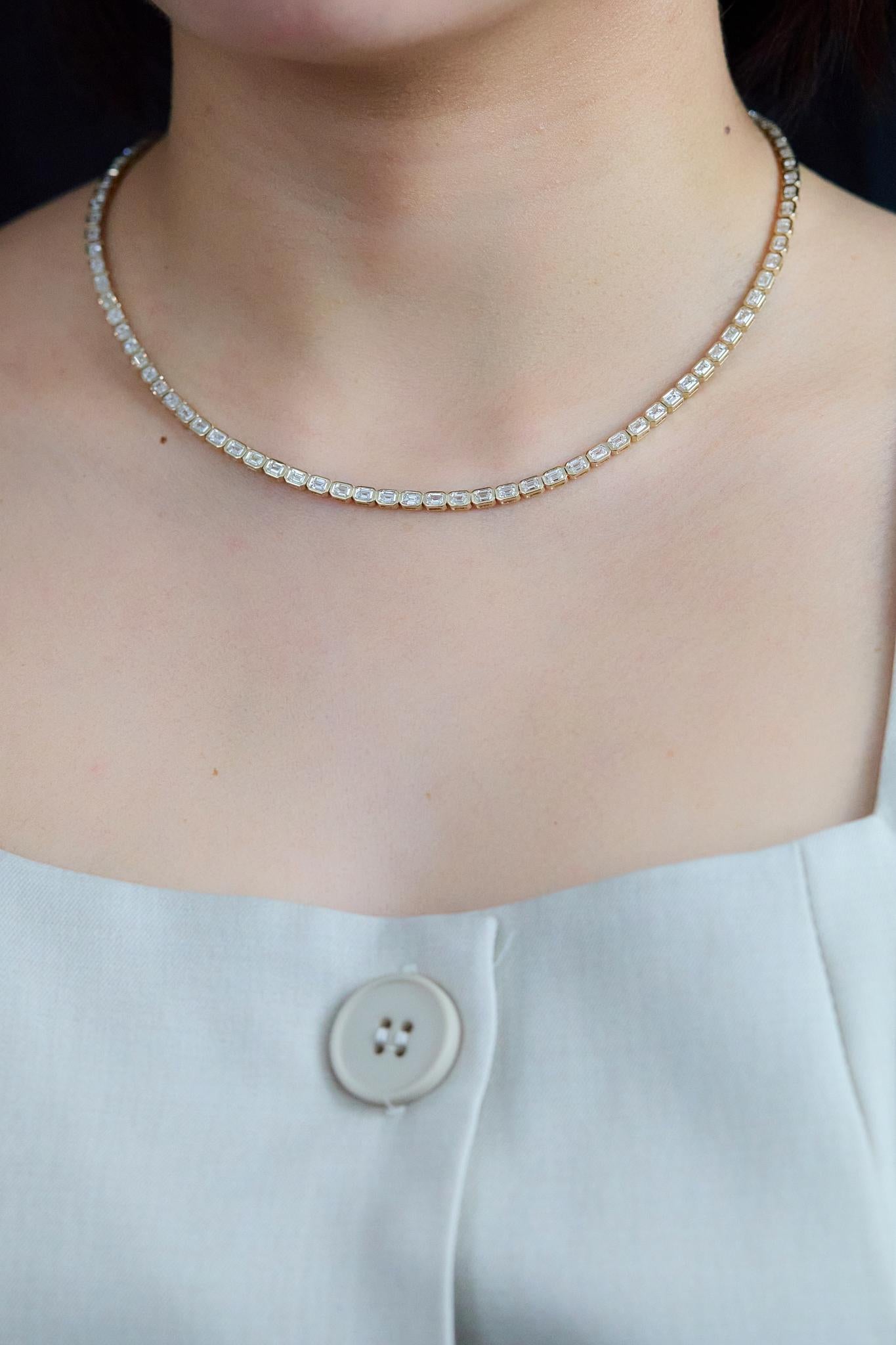 Collier tennis en or jaune avec diamants taille émeraude 9,56 carats sertis sur lunette Pour femmes en vente