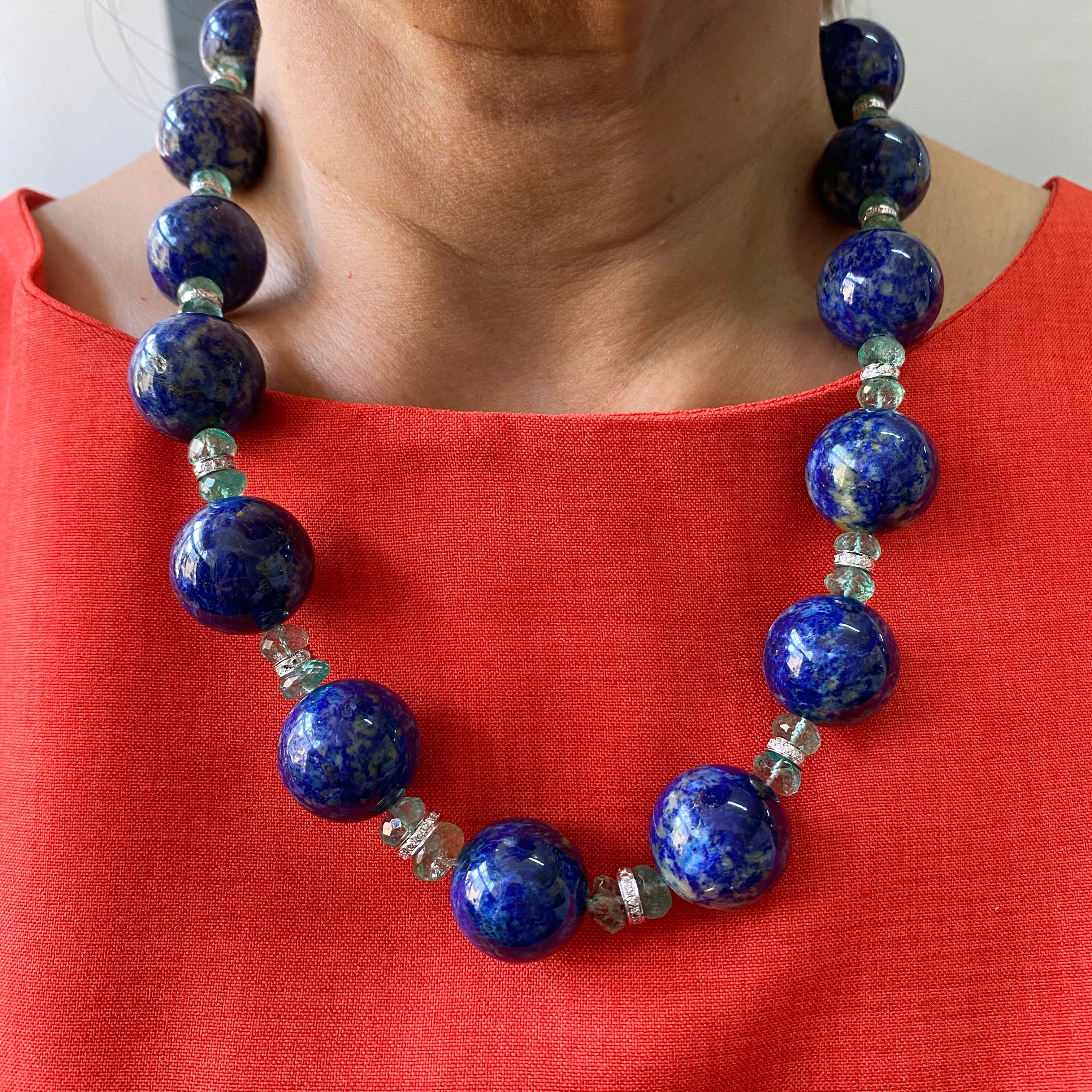 956.60 Carat Lapis Lazuli and Emerald Beaded Necklace In New Condition For Sale In Bangkok, Thailand