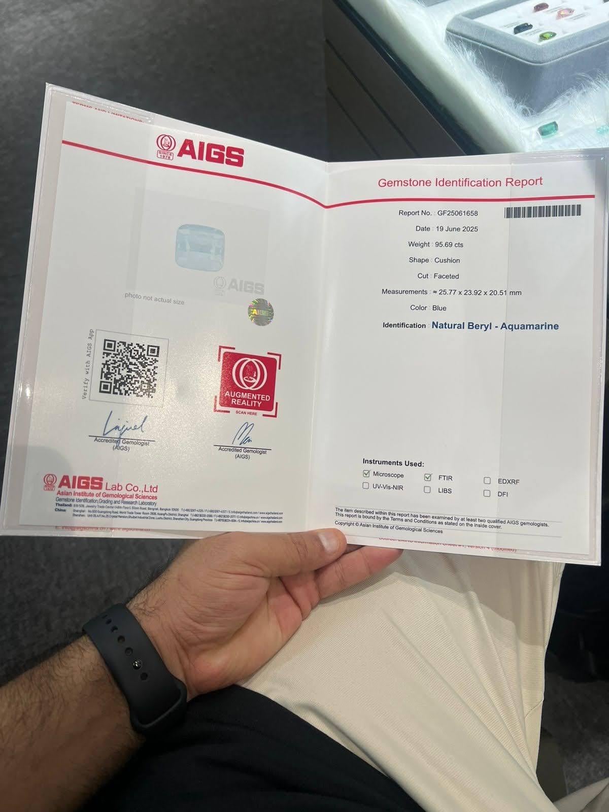 Peso 95,69 carati 
Dimensioni 25,77 x 23,92 x 20,51 mm
Trattamento Nessuno 
Origine Pakistan 
Pulizia degli occhi di chiarezza 
Forma taglio cuscino 




