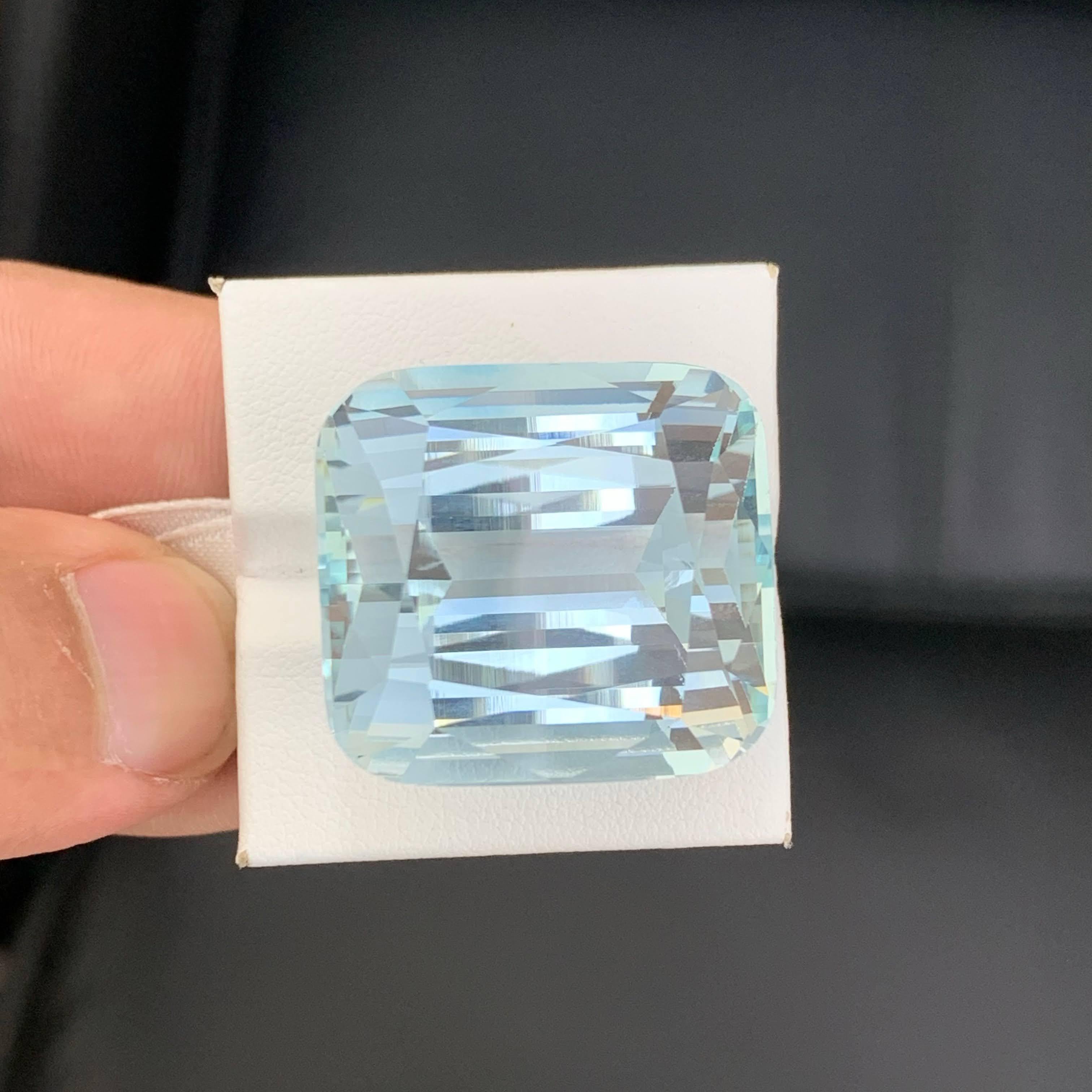 da uomo o donna 95,69 carati certificati di acquamarina naturale sciolta con taglio a cuscino Gemma pakistana in vendita