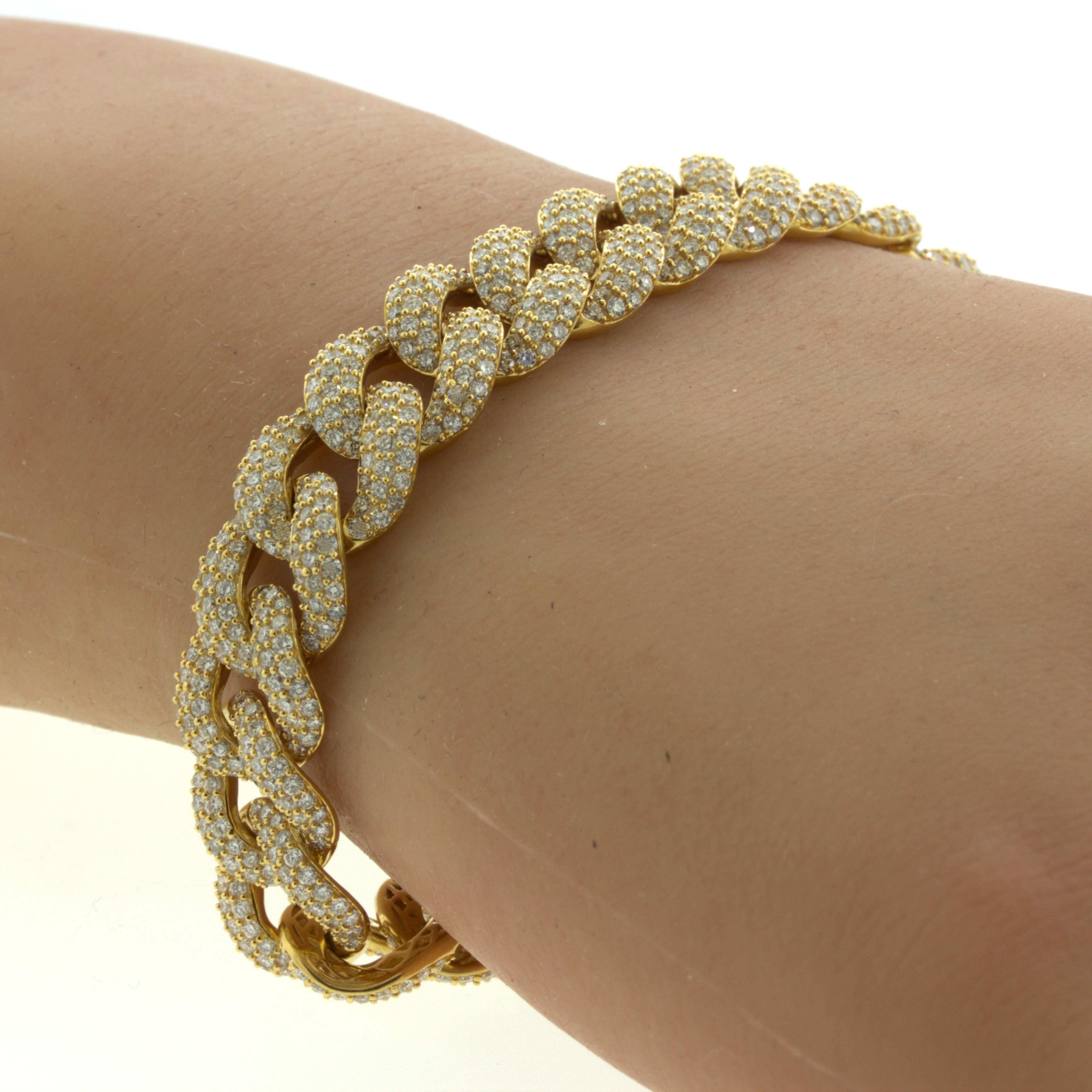 Bracelet à maillons en or jaune 18 carats avec pavé de diamants de 9,57 carats en vente 5