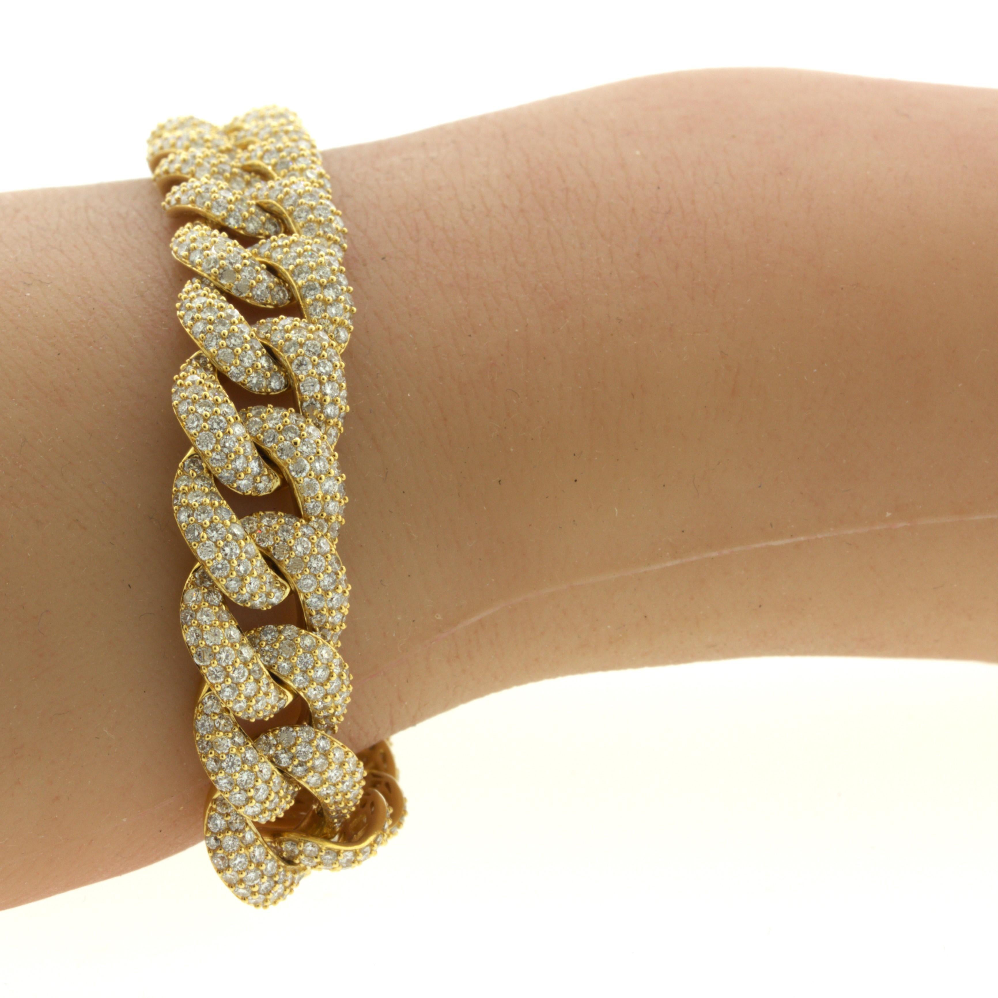 Bracelet à maillons en or jaune 18 carats avec pavé de diamants de 9,57 carats en vente 6