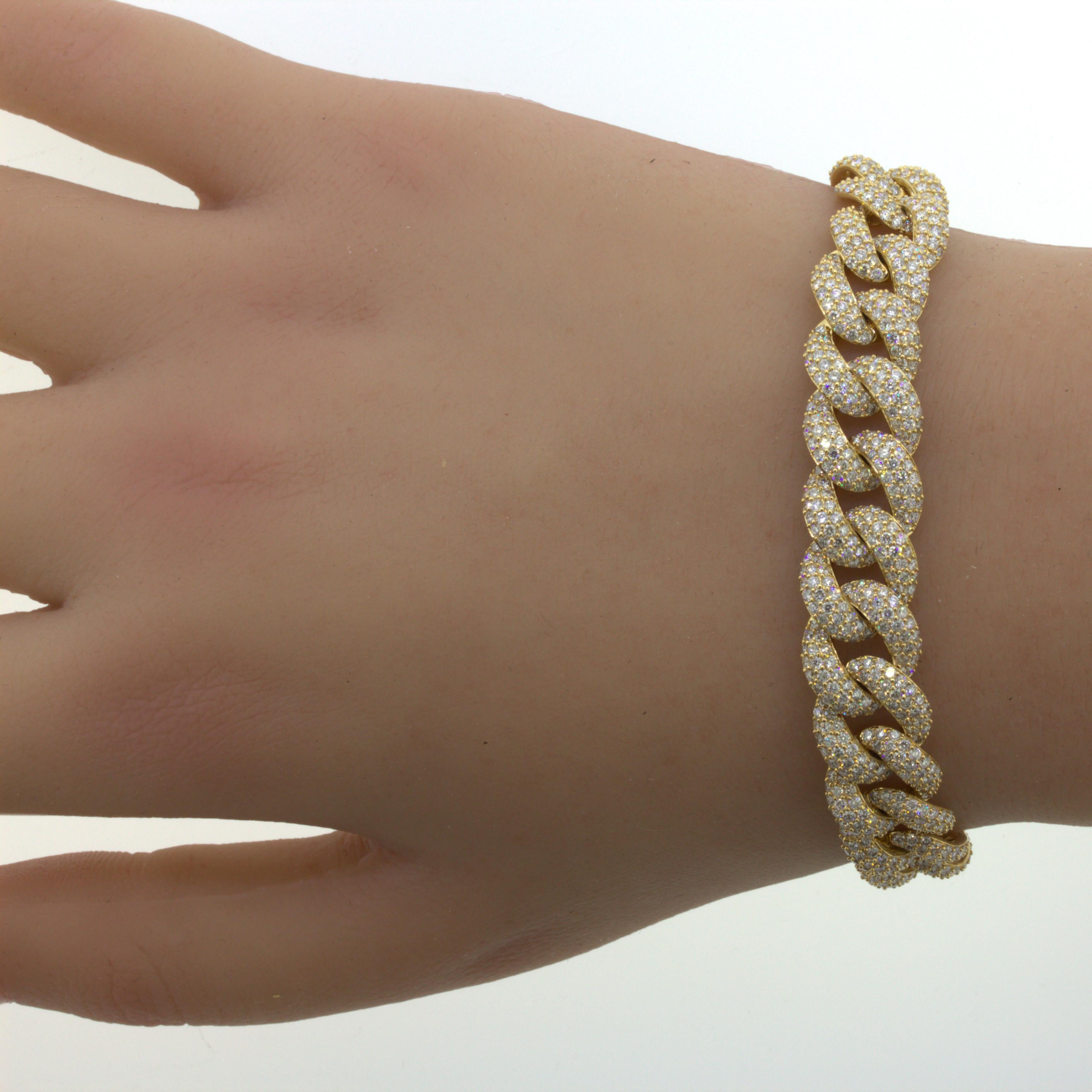 Taille ronde Bracelet à maillons en or jaune 18 carats avec pavé de diamants de 9,57 carats en vente