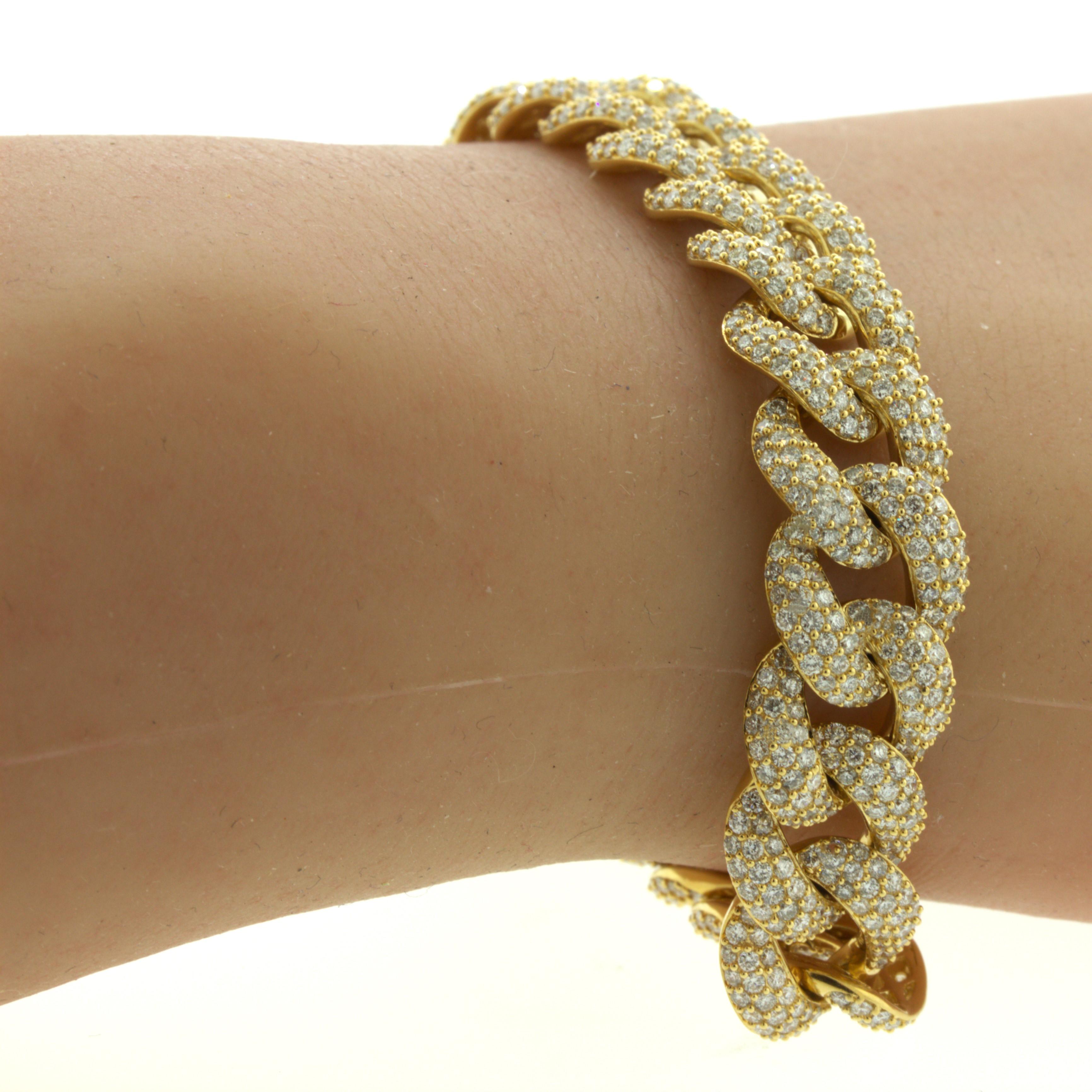 Bracelet à maillons en or jaune 18 carats avec pavé de diamants de 9,57 carats en vente 4