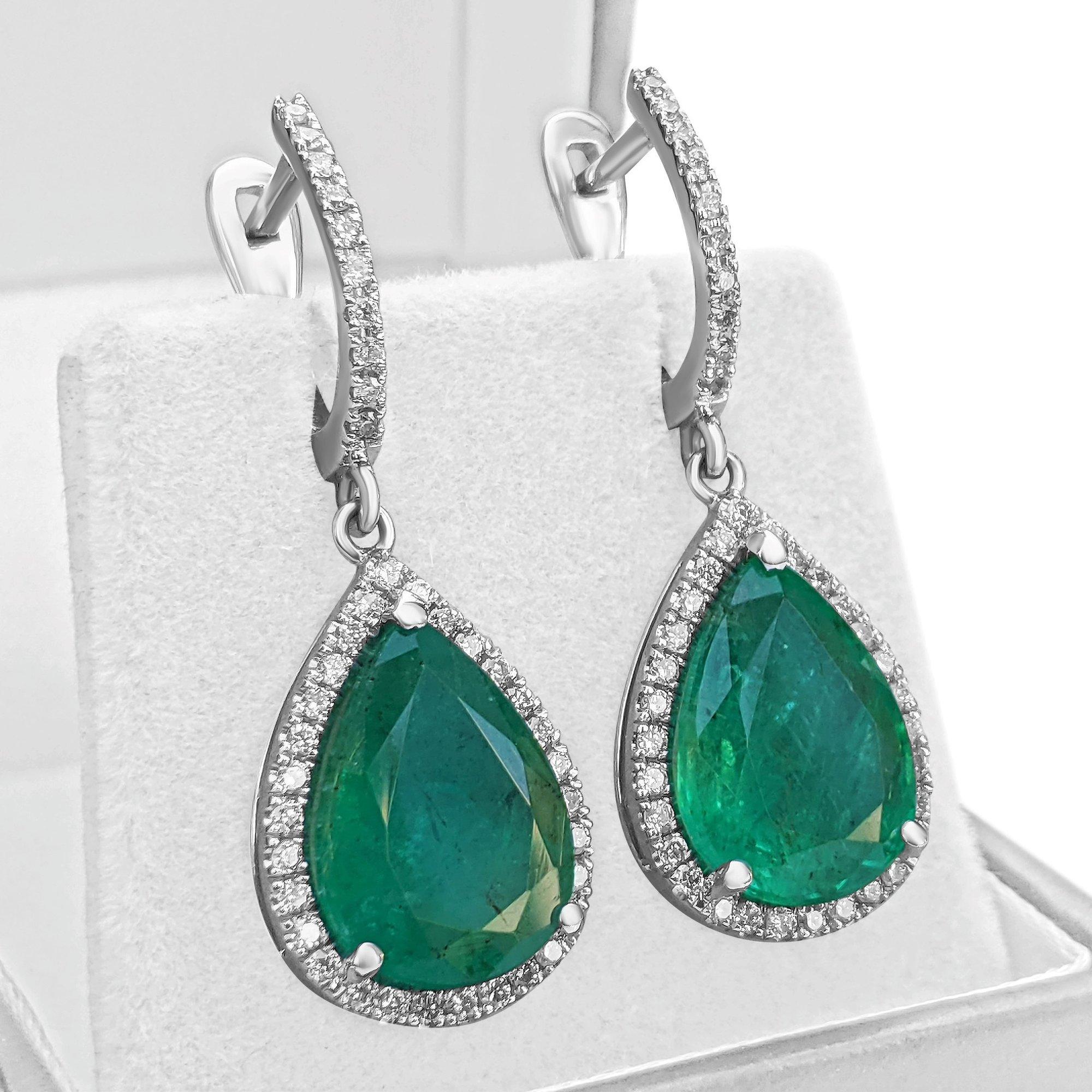 Art Deco 9.57 Carat Emerald and 0.85 Ct Diamonds, 18 Kt. White Gold, Earrings