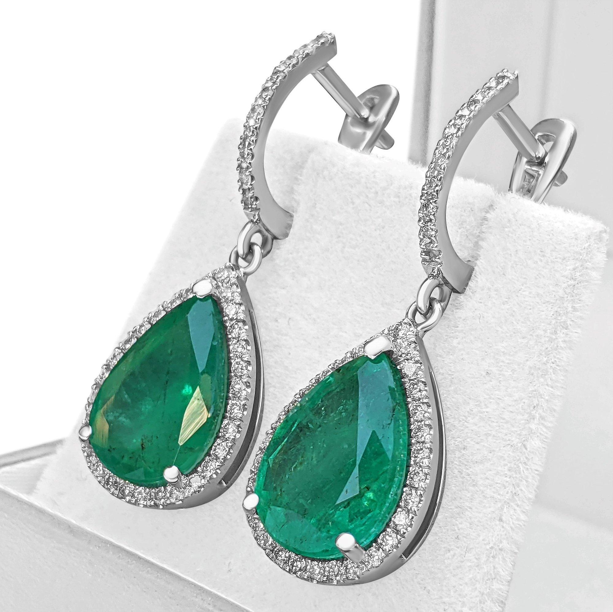 Pear Cut 9.57 Carat Emerald and 0.85 Ct Diamonds, 18 Kt. White Gold, Earrings