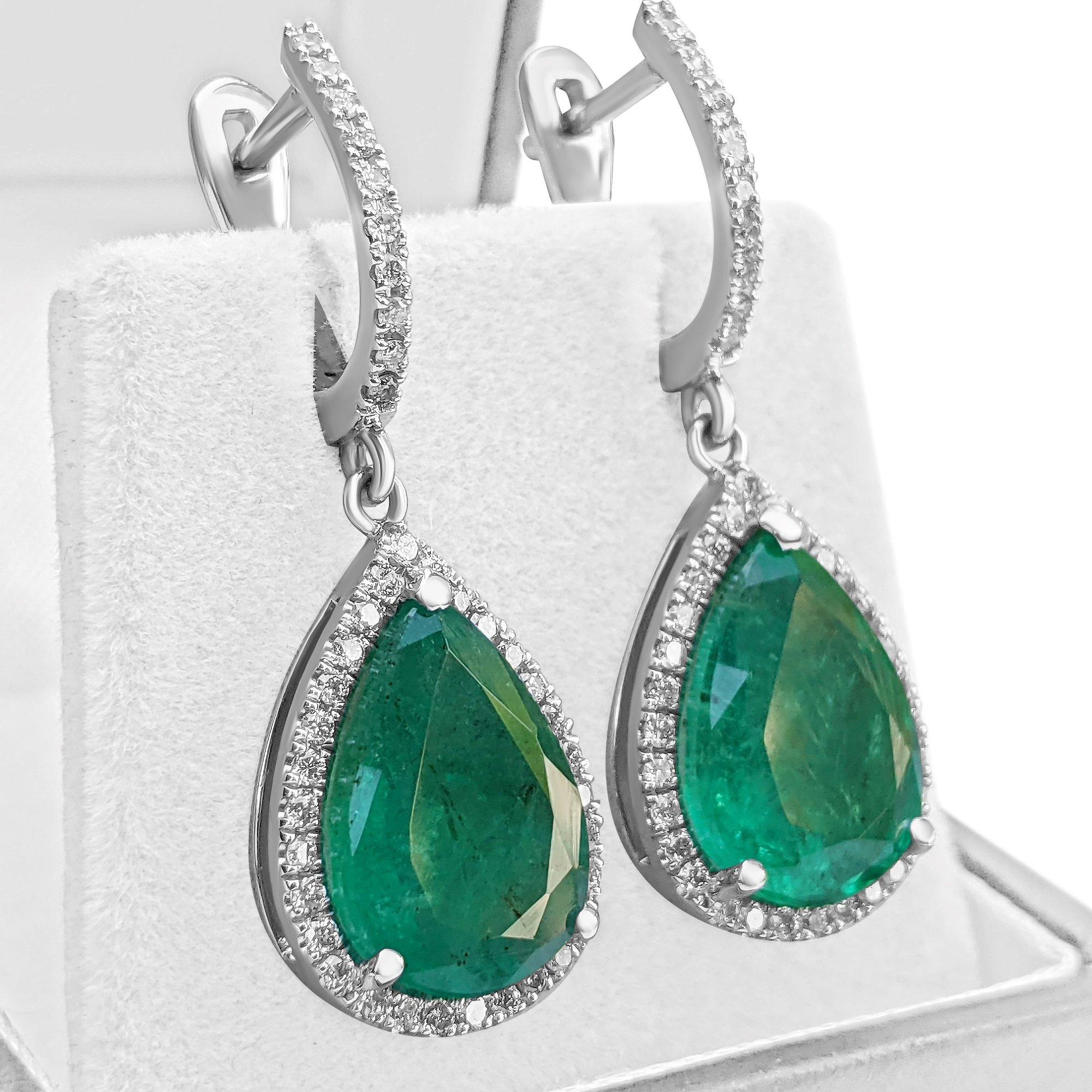 Women's 9.57 Carat Emerald and 0.85 Ct Diamonds, 18 Kt. White Gold, Earrings