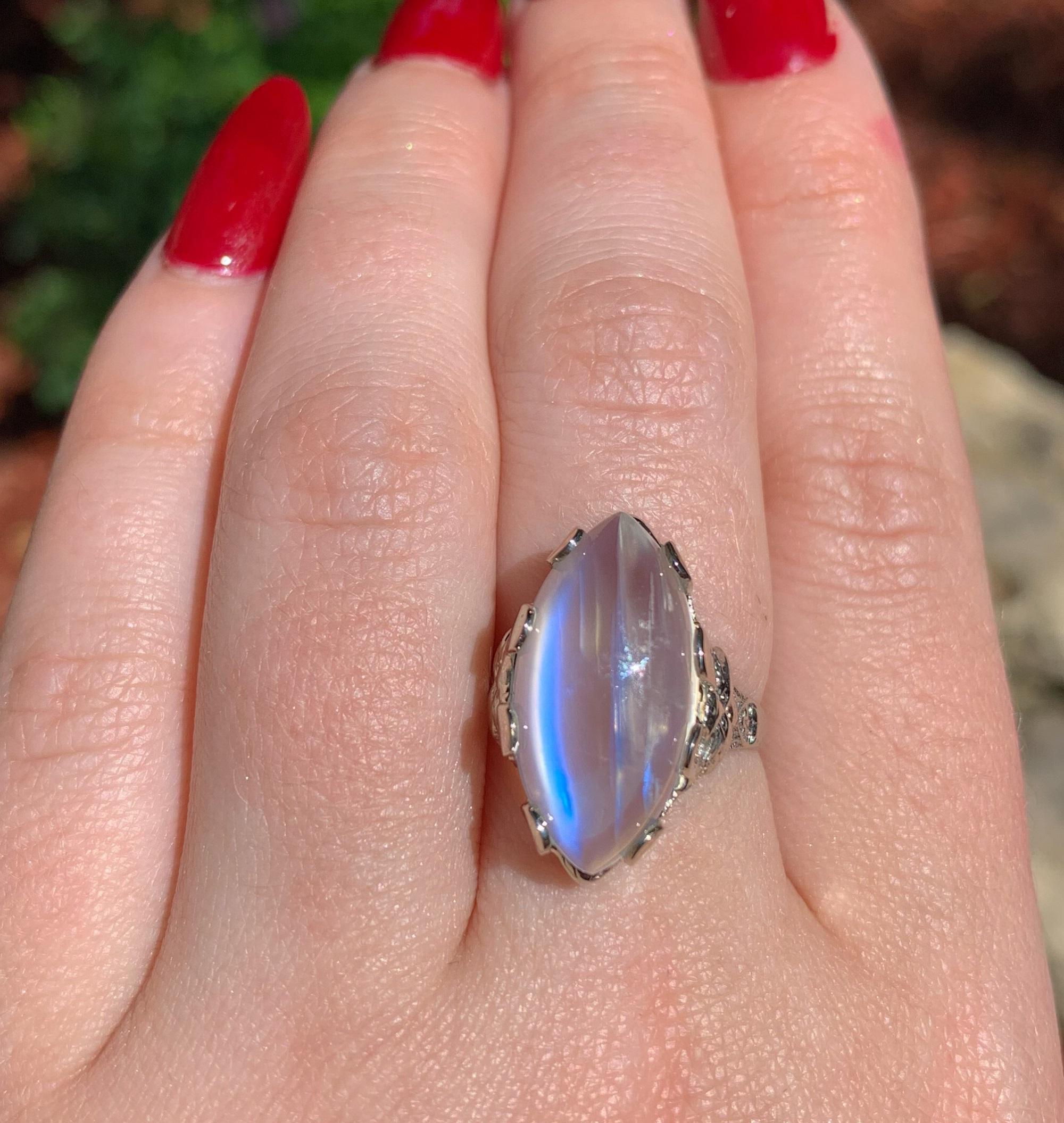 14K 9.58ct Marquise Moonstone Filigree Ring In Excellent Condition For Sale In Big Bend, WI