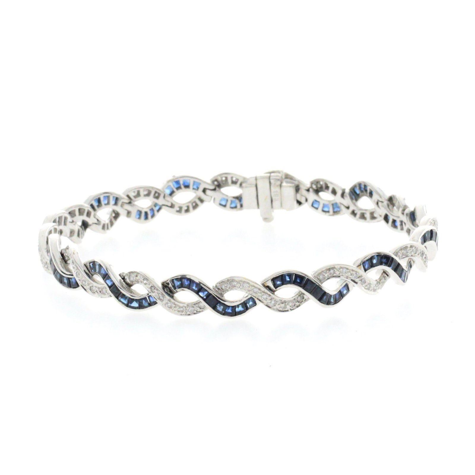 9.59 Carat Natural Blue Sapphire and 0.86 Carat Diamonds 18 Karat Gold Bracelet In New Condition For Sale In Los Angeles, CA